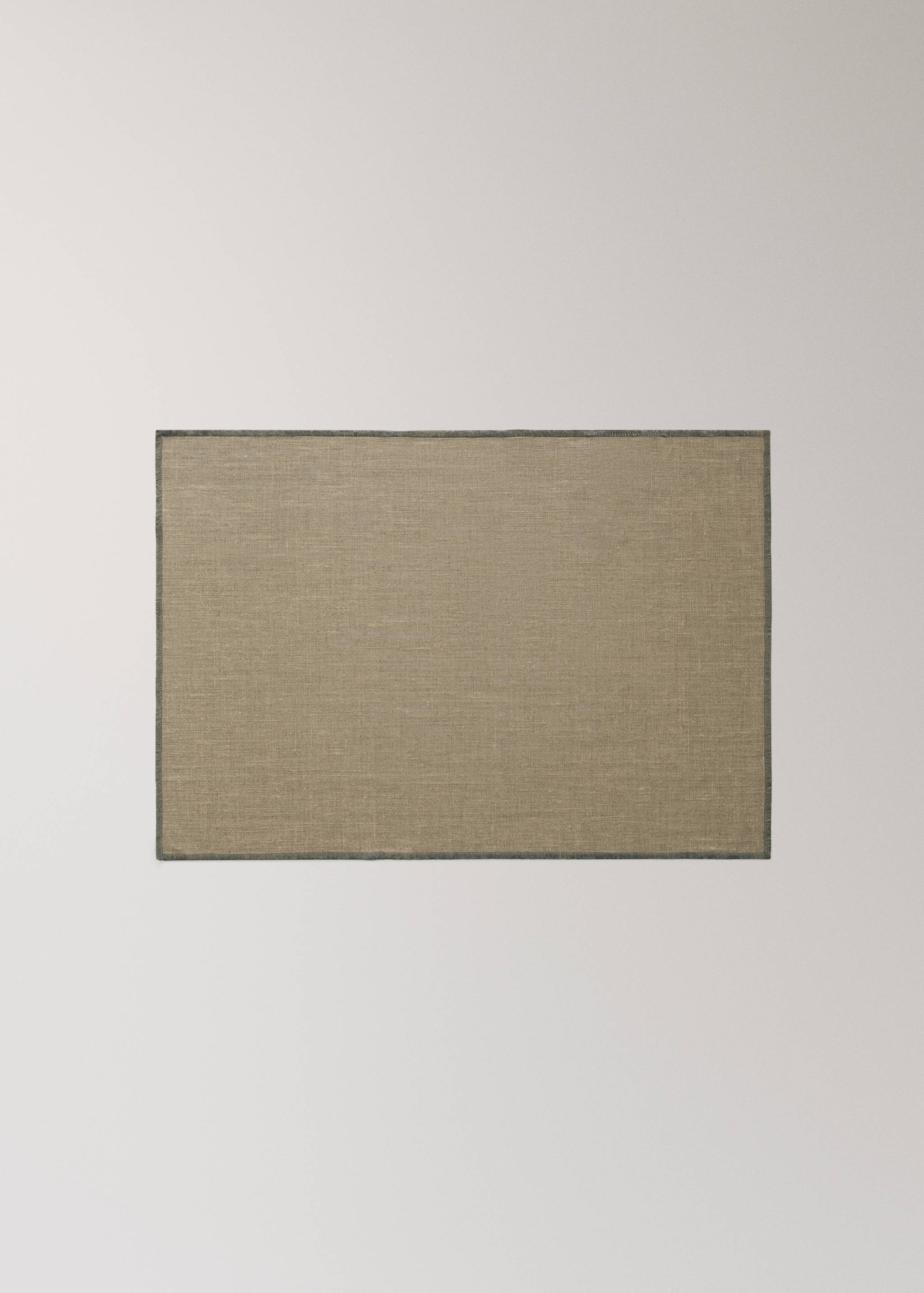 Resin-coated linen placemat with contrasting overlock - Article without model