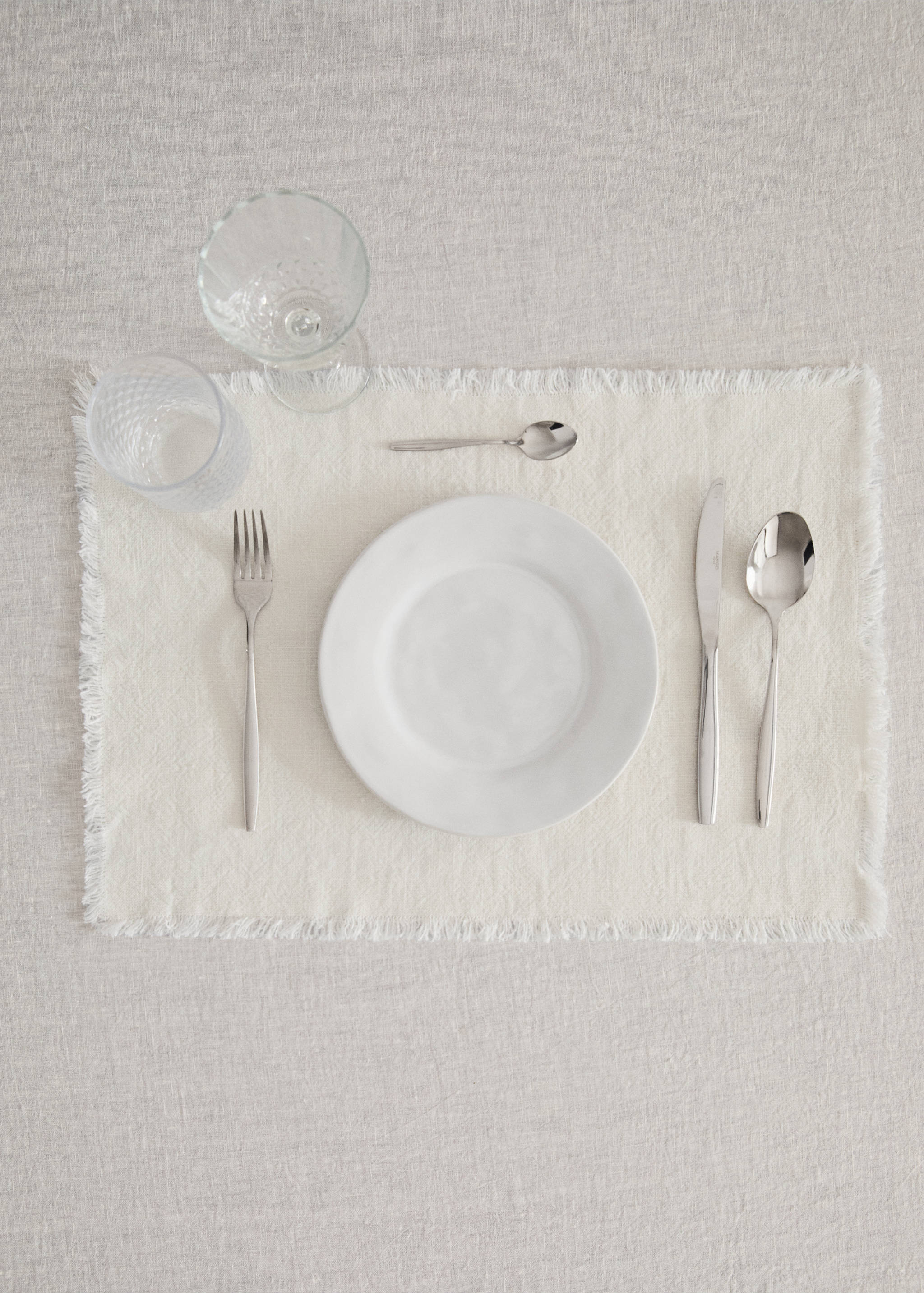 Einzelner Leinen-Tischset mit Fransen - Allgemeine Ansicht, Weiß. Ref: 17034138-00.