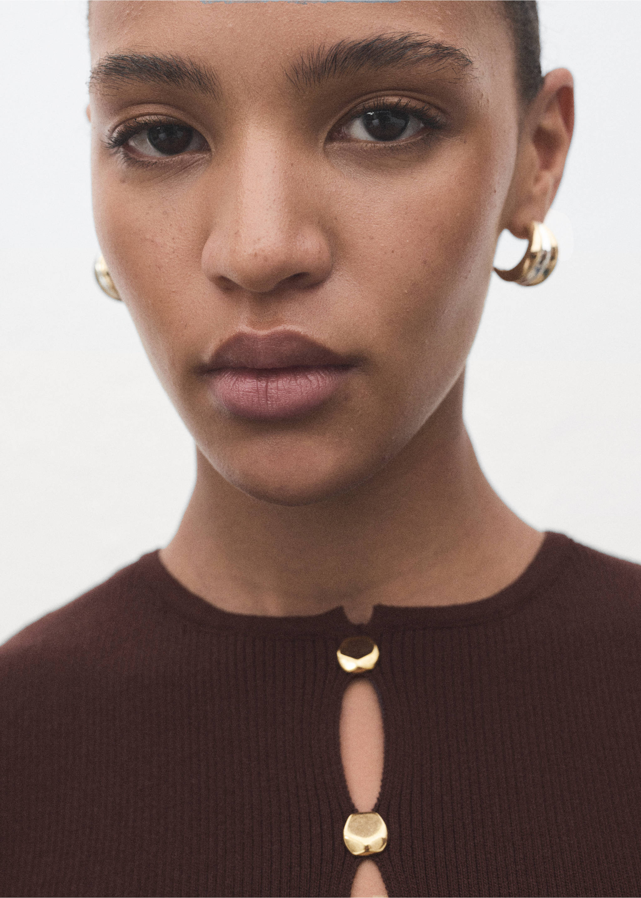 Gilet maille fentes - Détail de l'article 1, Marron. Ref: 17034140-00.