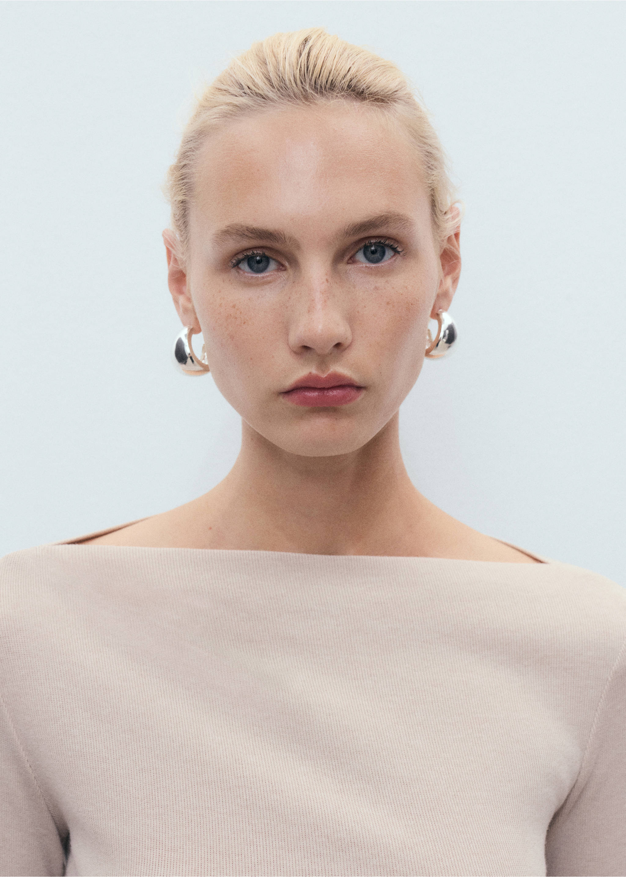 Long-sleeved boat-neck t-shirt - Details of the article 1, Sand. Ref: 17034142-00.