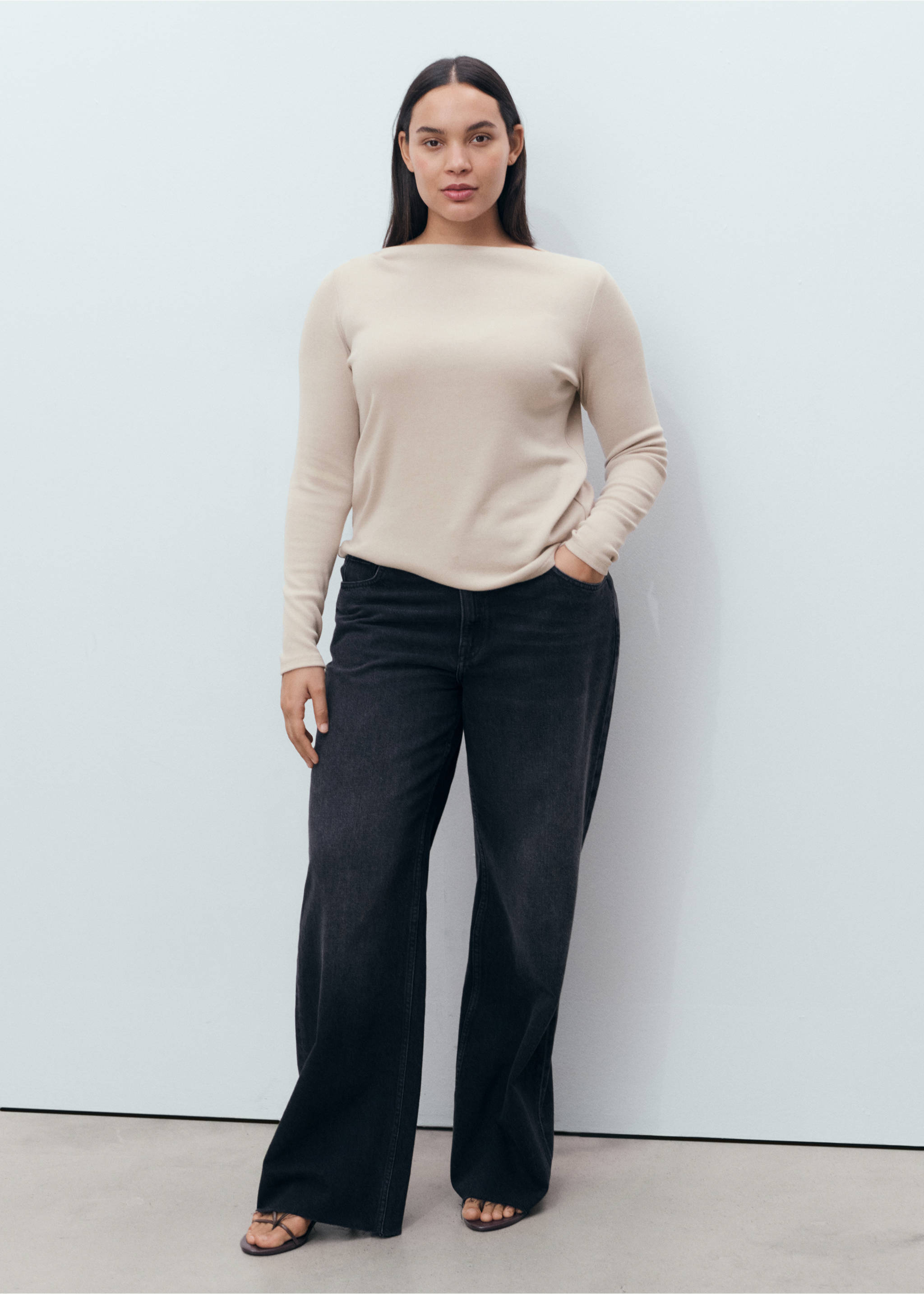 Long-sleeved boat-neck t-shirt - Details of the article 3, Sand. Ref: 17034142-00.