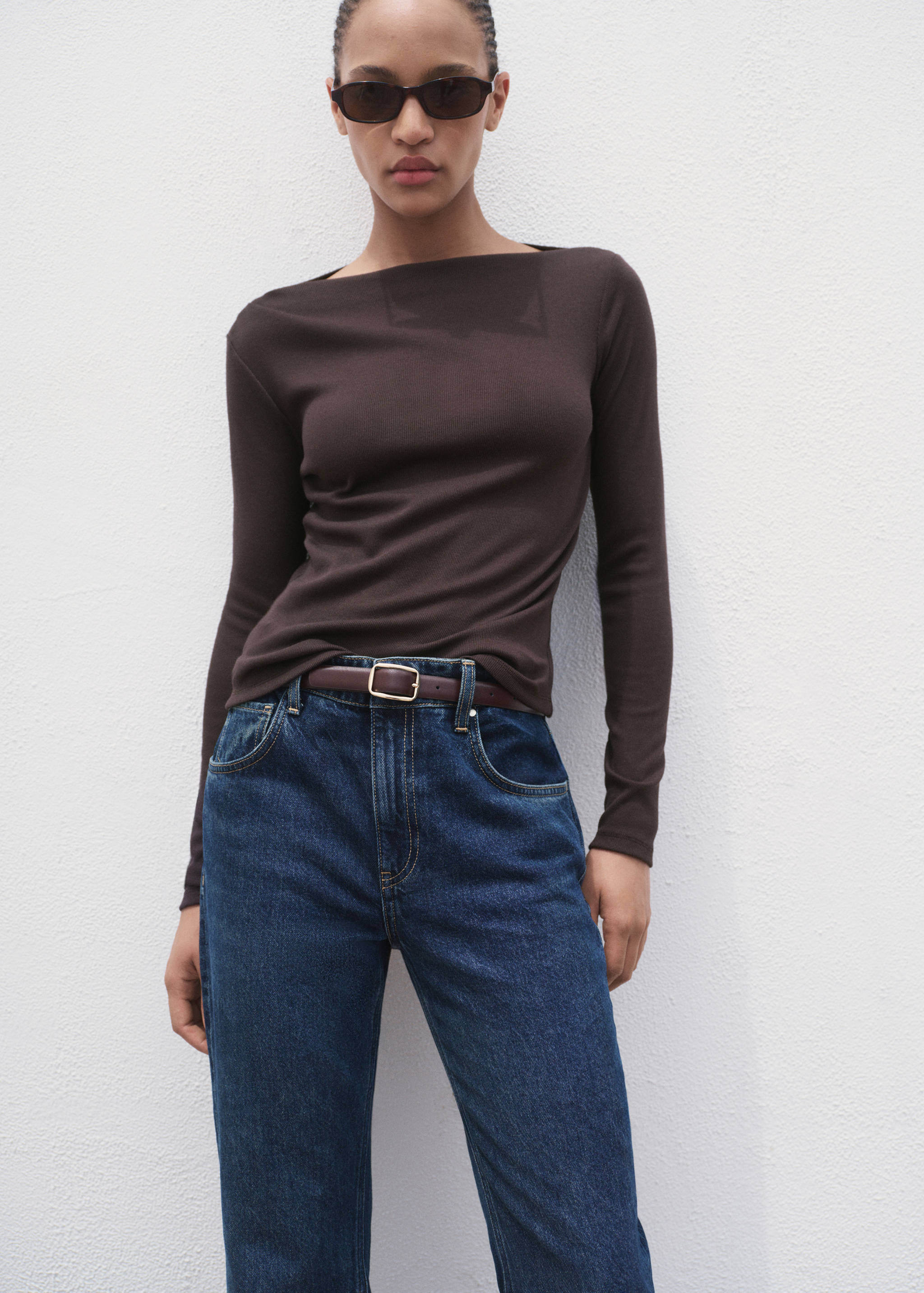 T-shirt com gola de barco e manga comprida - Plano médio