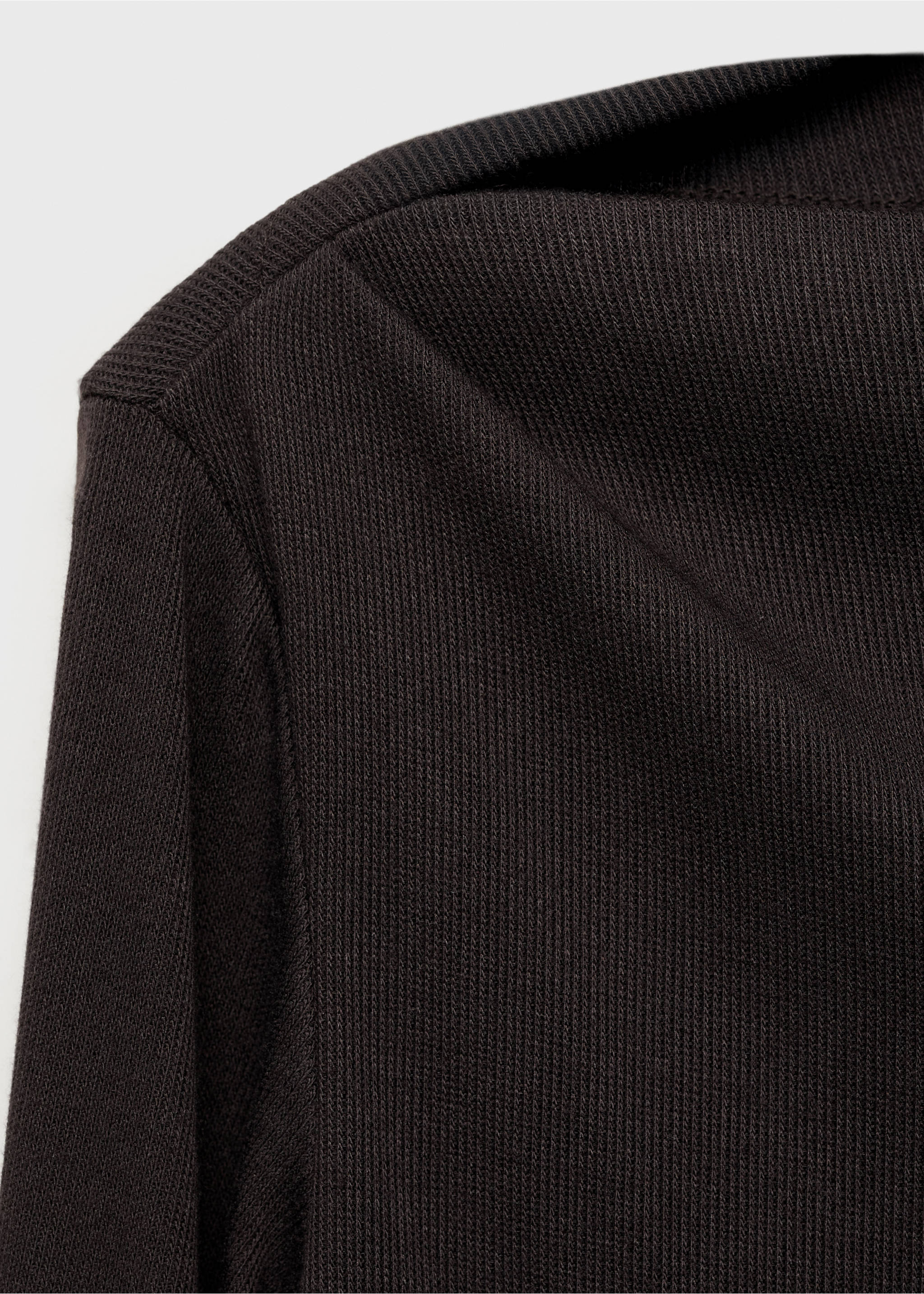 Long-sleeved boat-neck t-shirt - Details of the article 8, Chocolate. Ref: 17034142-00.
