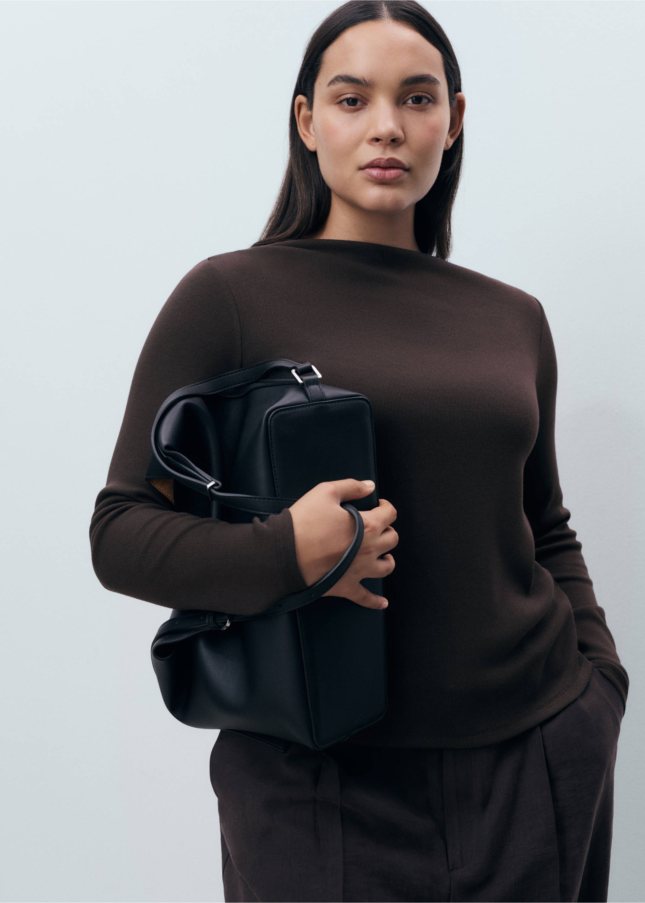 Long-sleeved boat-neck t-shirt - Details of the article 4, Chocolate. Ref: 17034142-00.