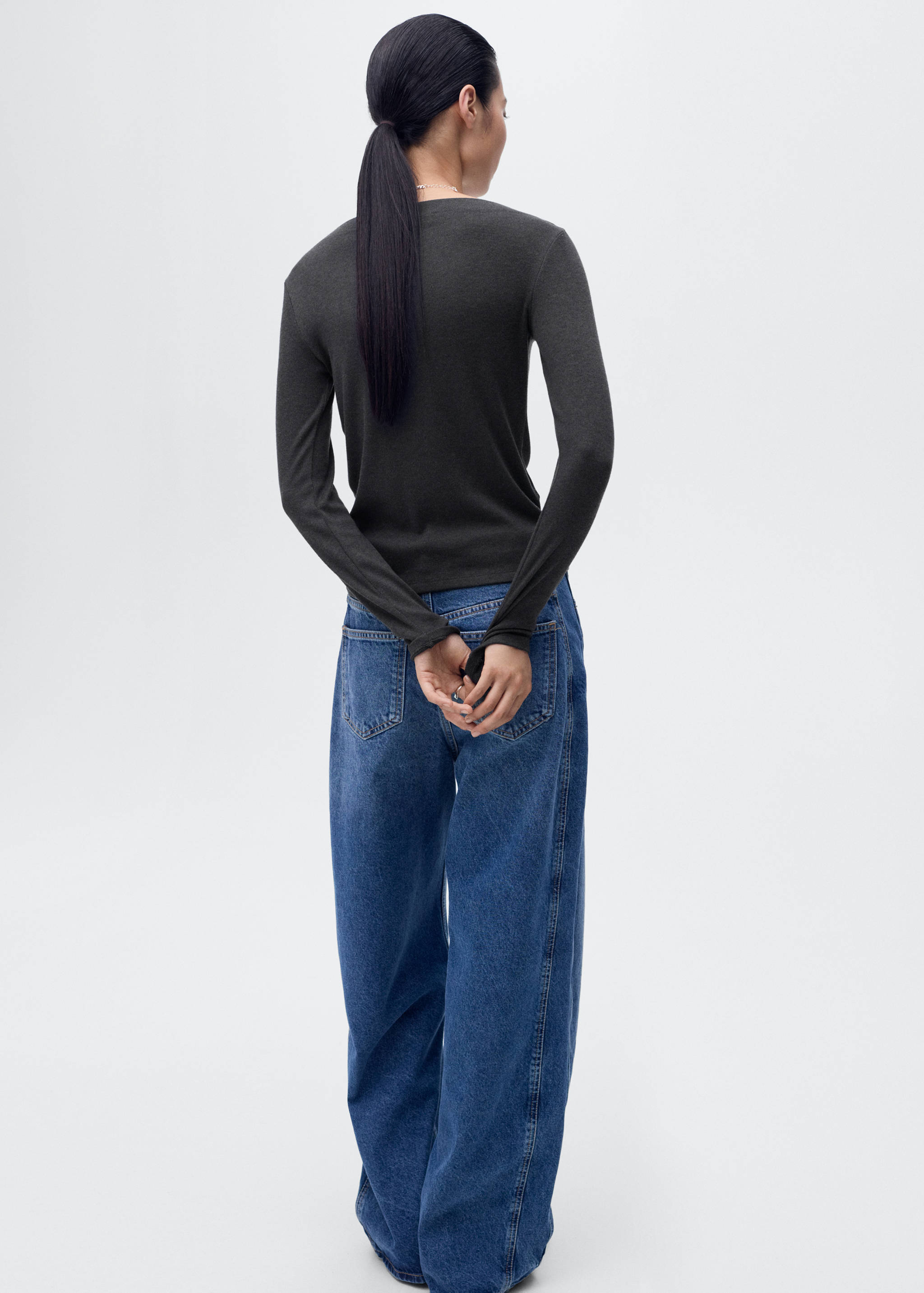 T-shirt com gola de barco e manga comprida - Verso do artigo