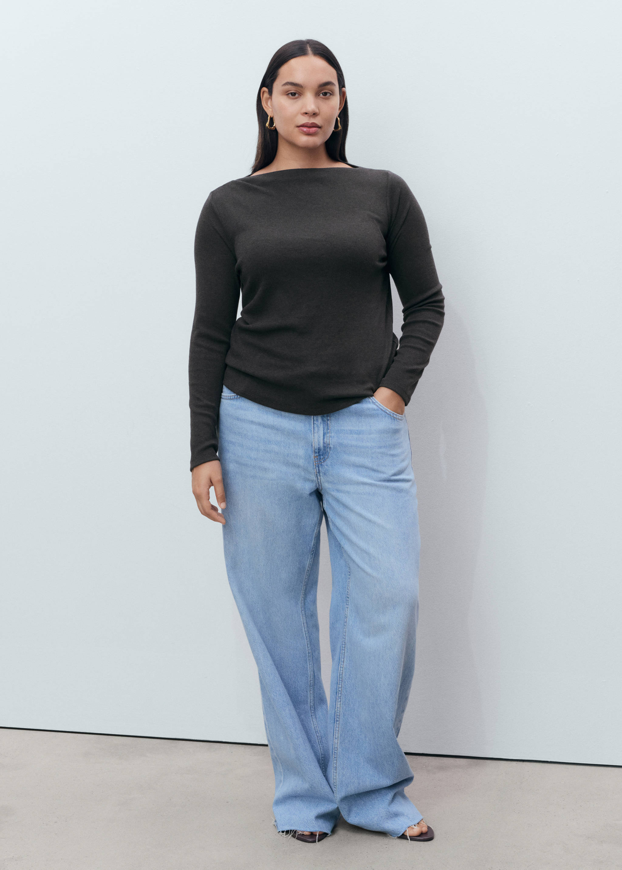 T-shirt com gola de barco e manga comprida - Pormenor do artigo 3