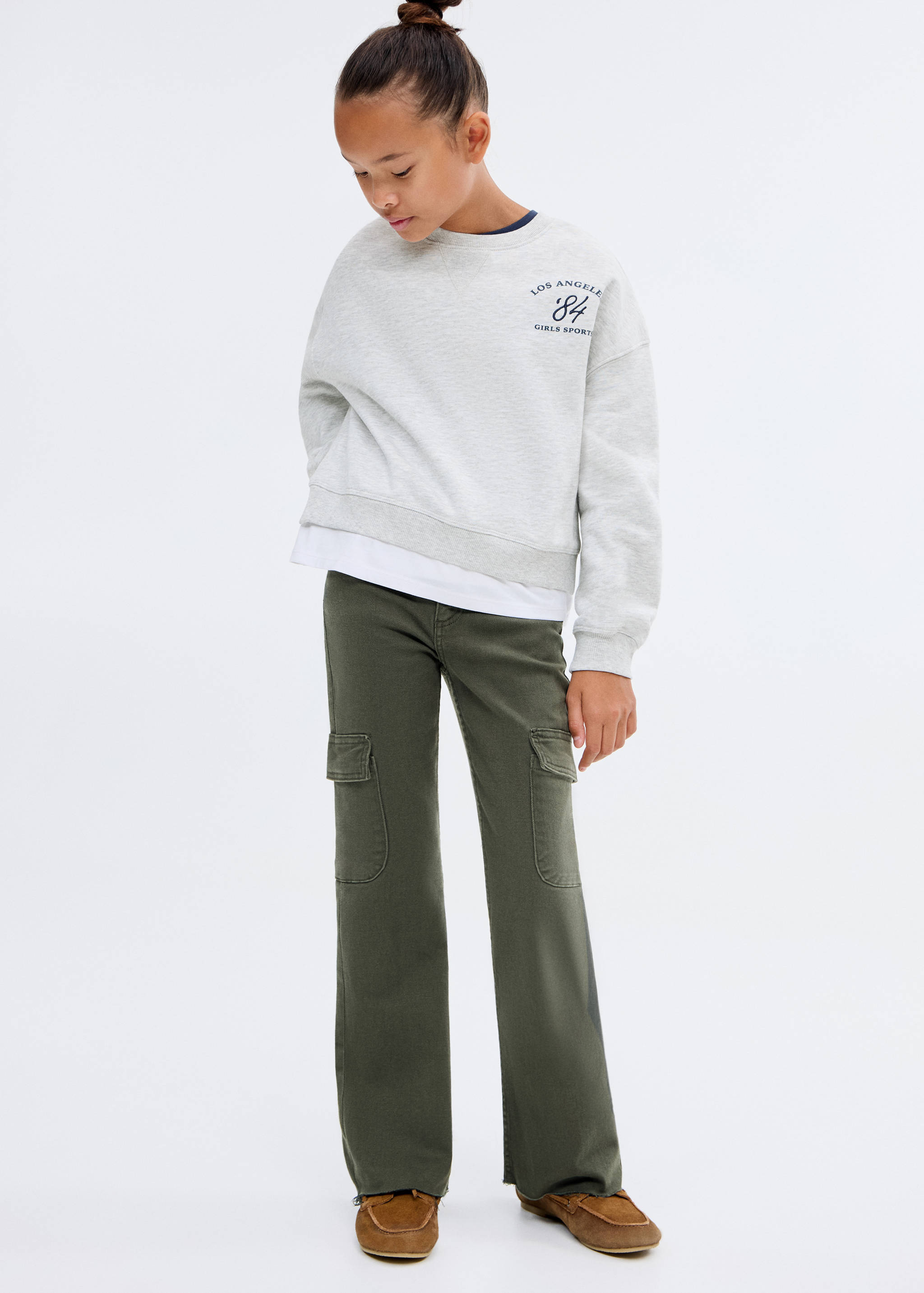 Джинсы flare карго - Средний план