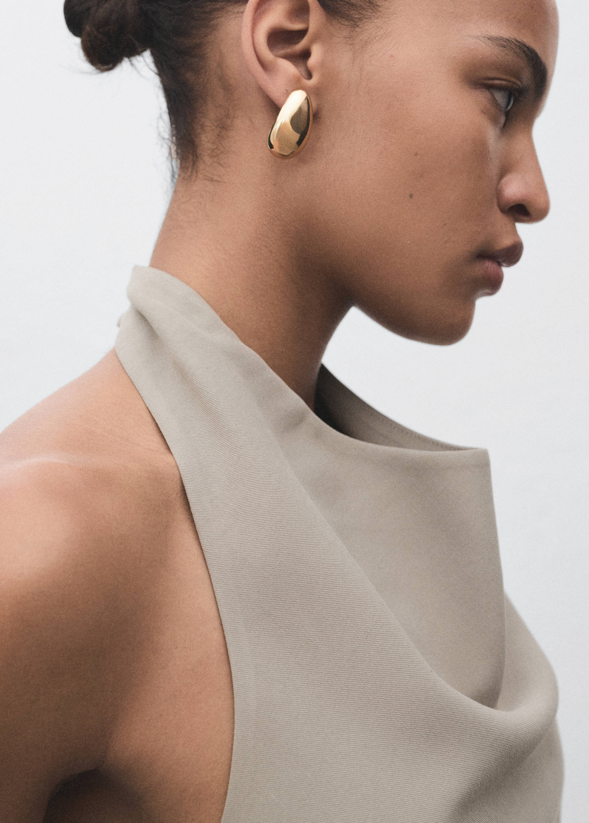 Top assimétrico com costas abertas - Pormenor do artigo 1