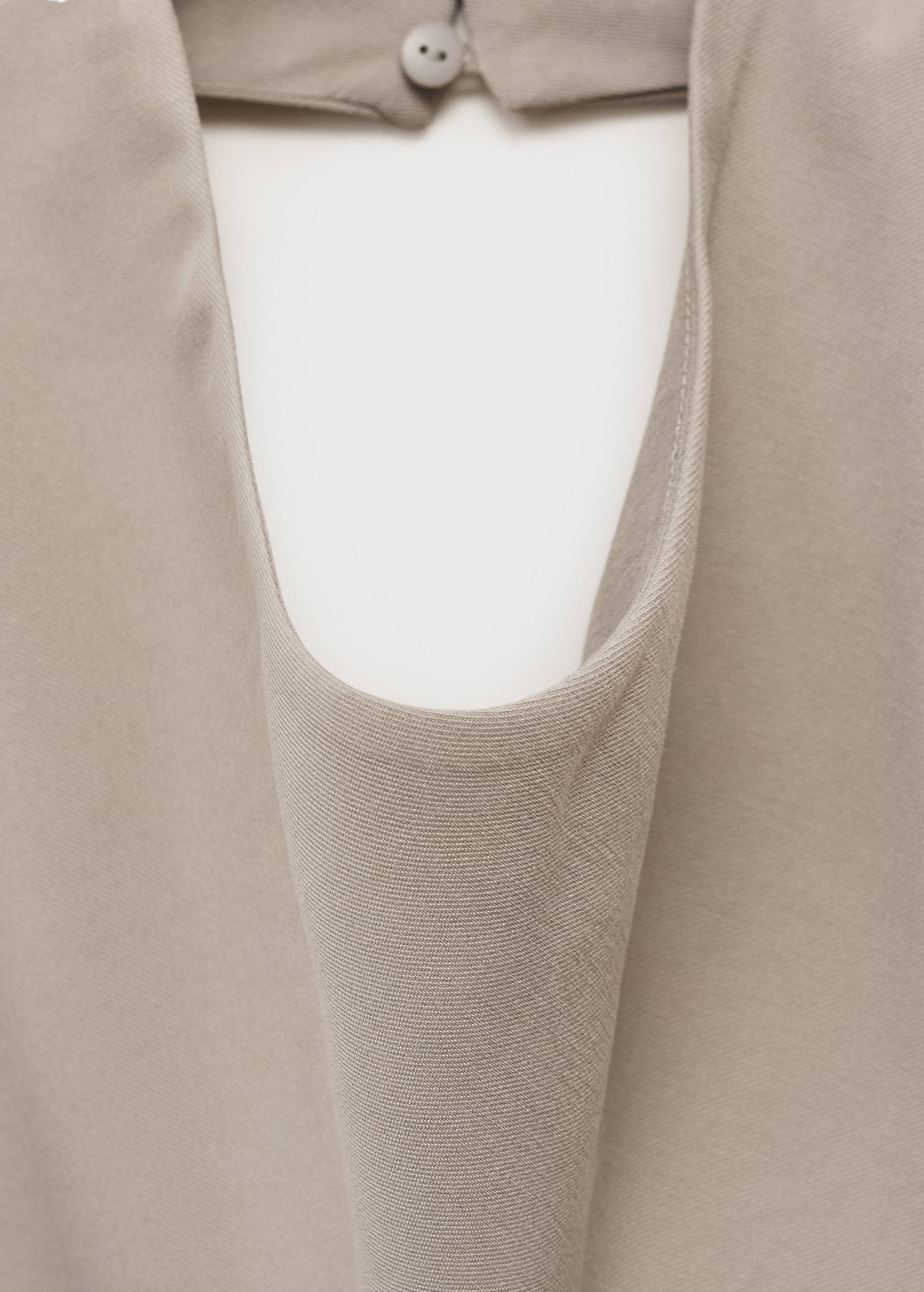 Top assimétrico com costas abertas - Pormenor do artigo 8