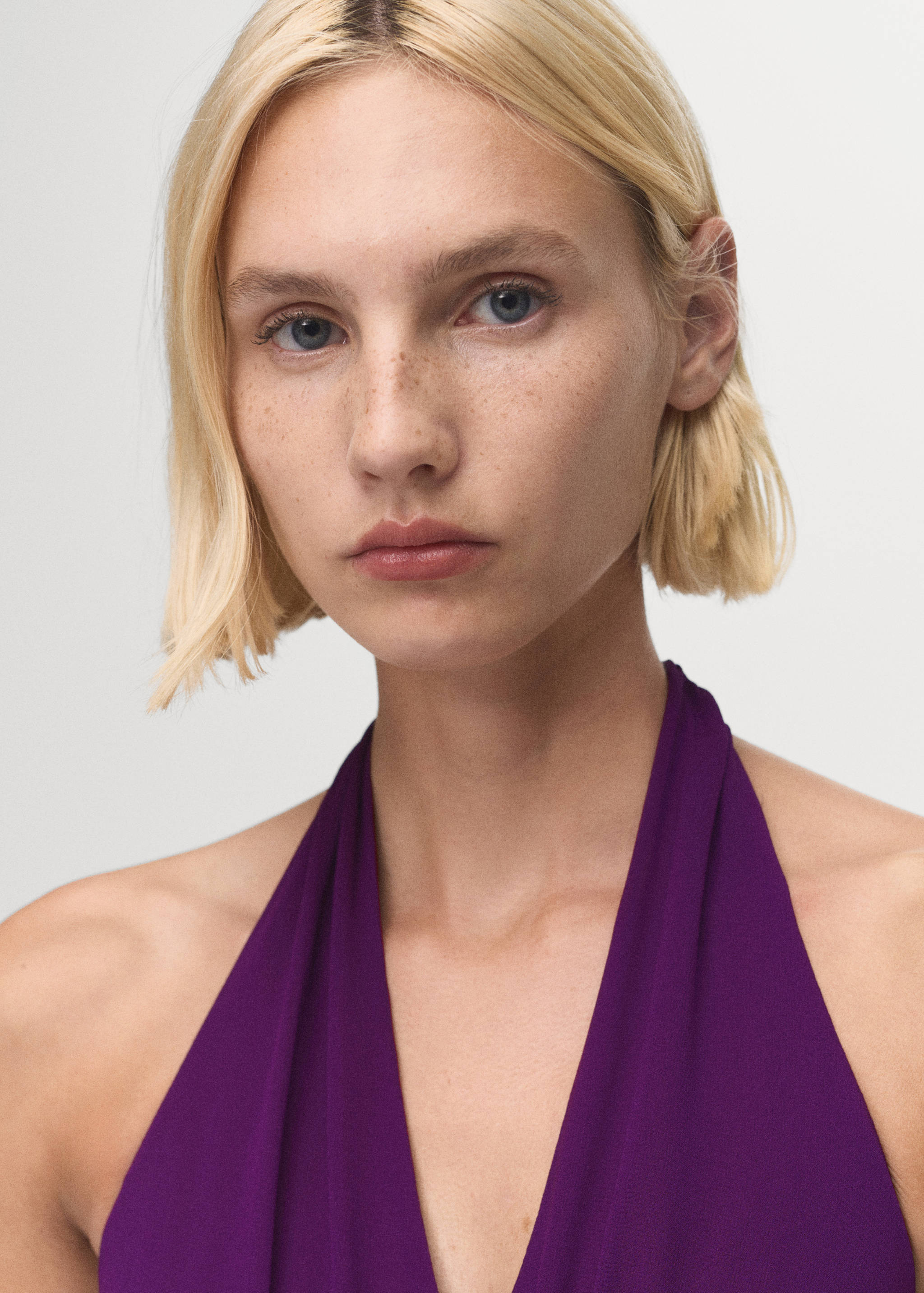 Halter-neck pleated dress - Details of the article 1