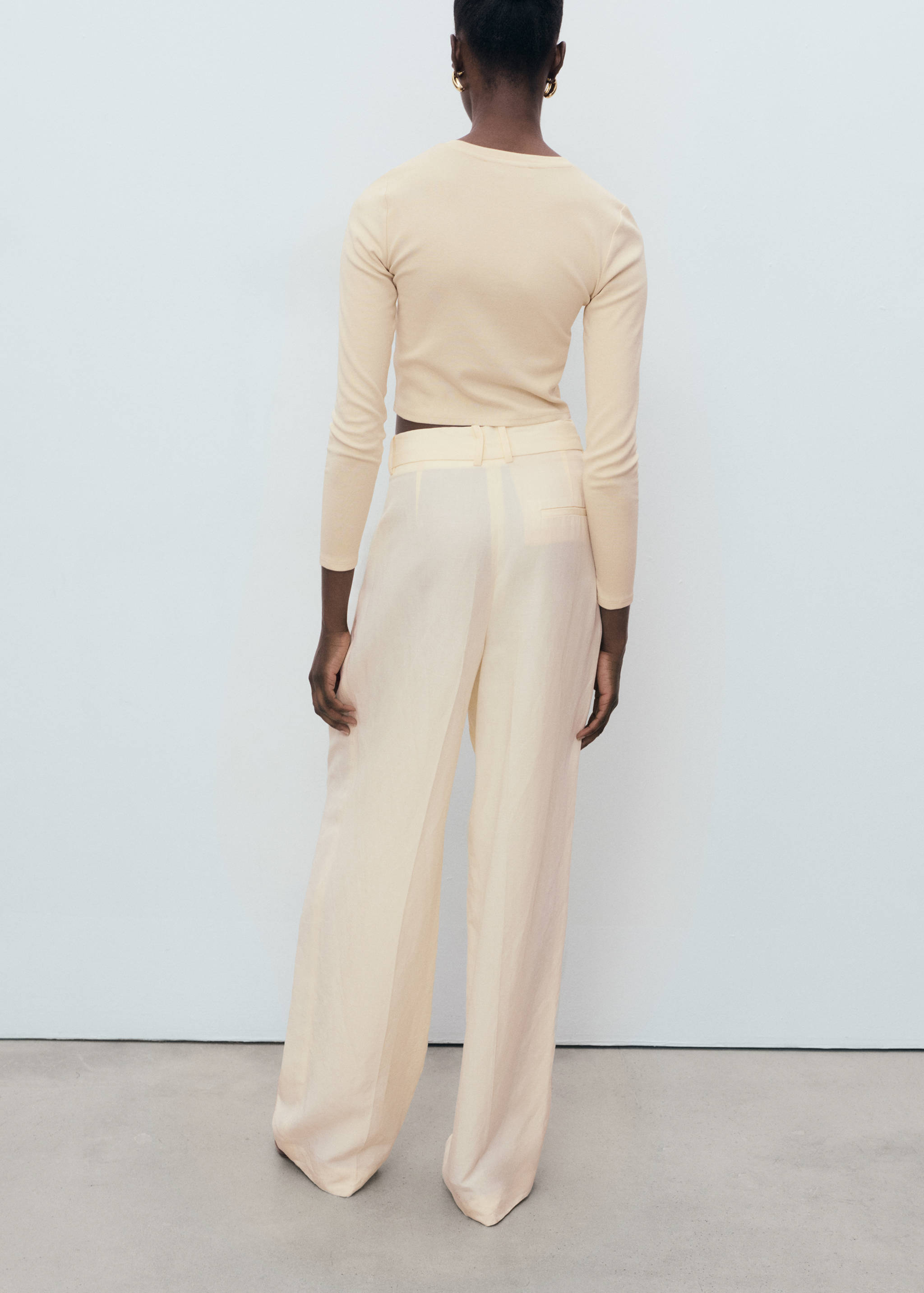 Long-sleeved cropped t-shirt - Reverse of the article