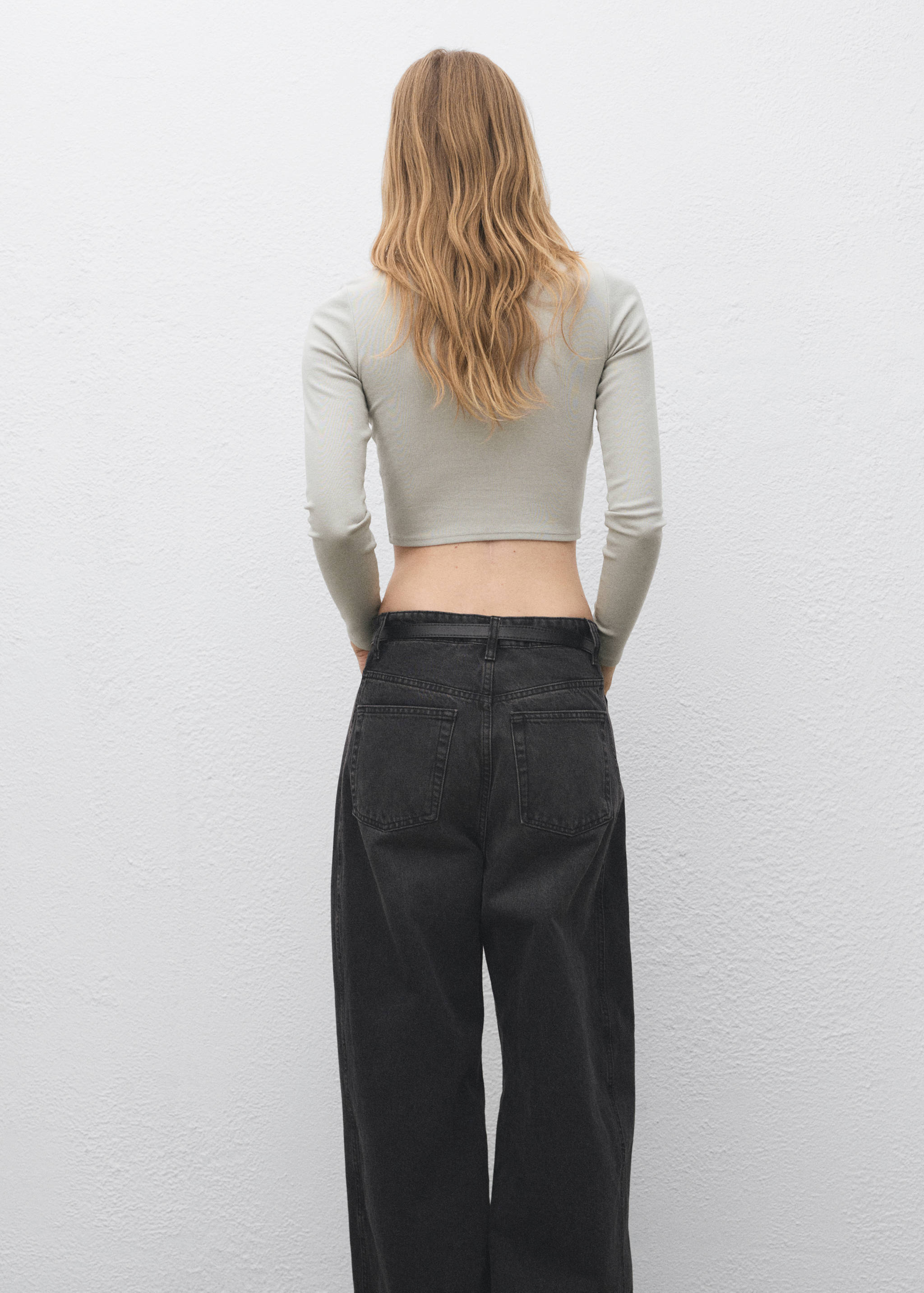 Long-sleeved cropped t-shirt - Reverse of the article