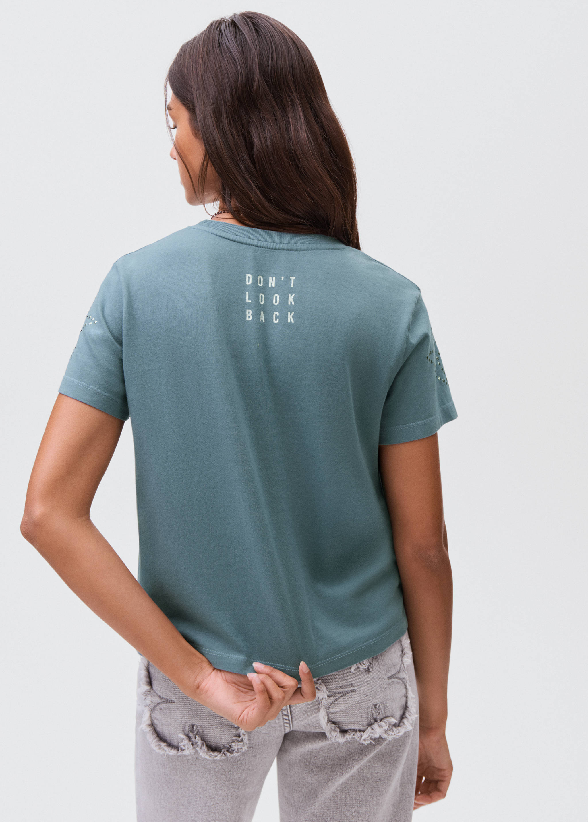 Koszulka z gwiazdą z ćwieków - Tylna strona artykułu