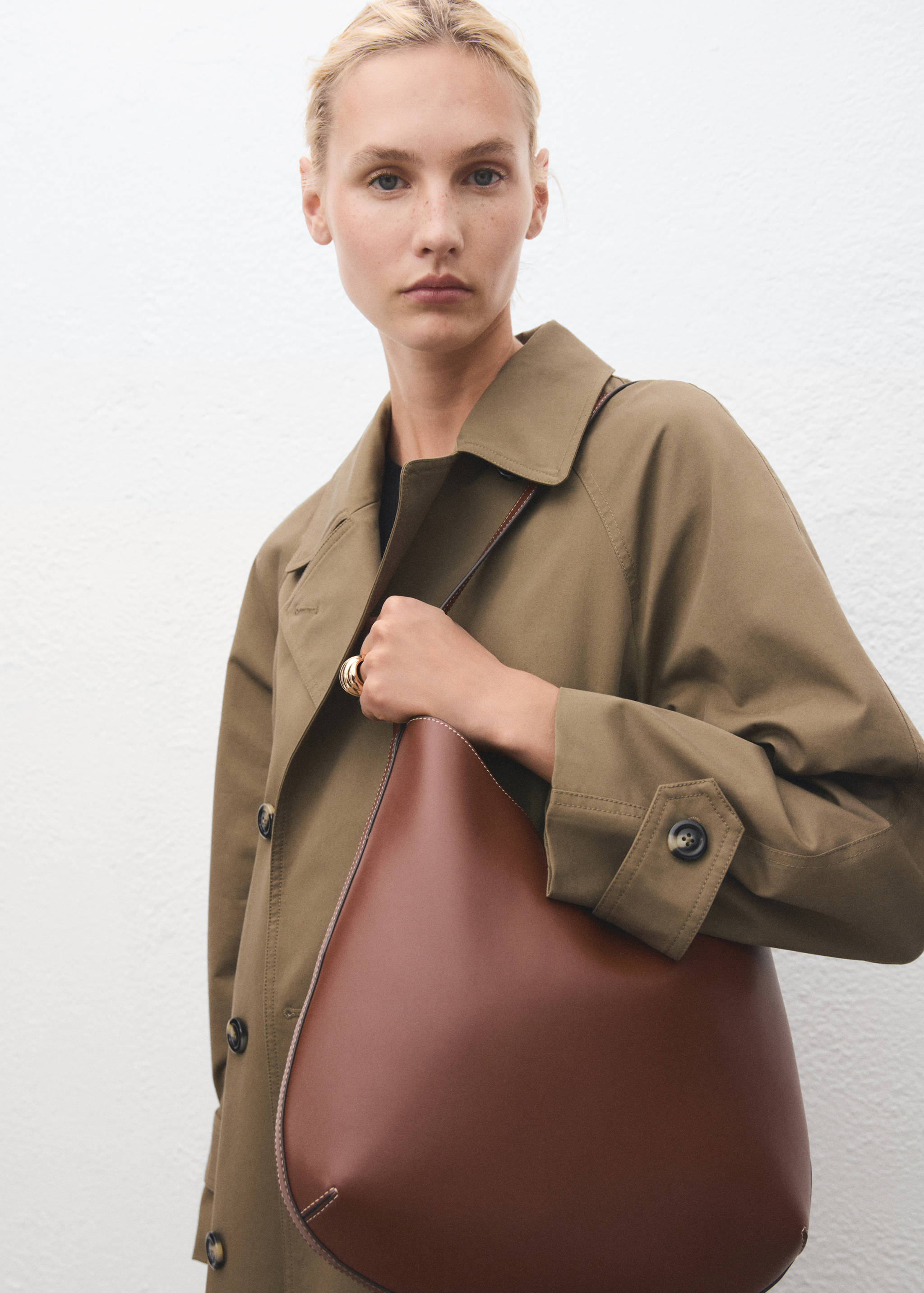 Large oval shoulder bag - Details of the article 9
