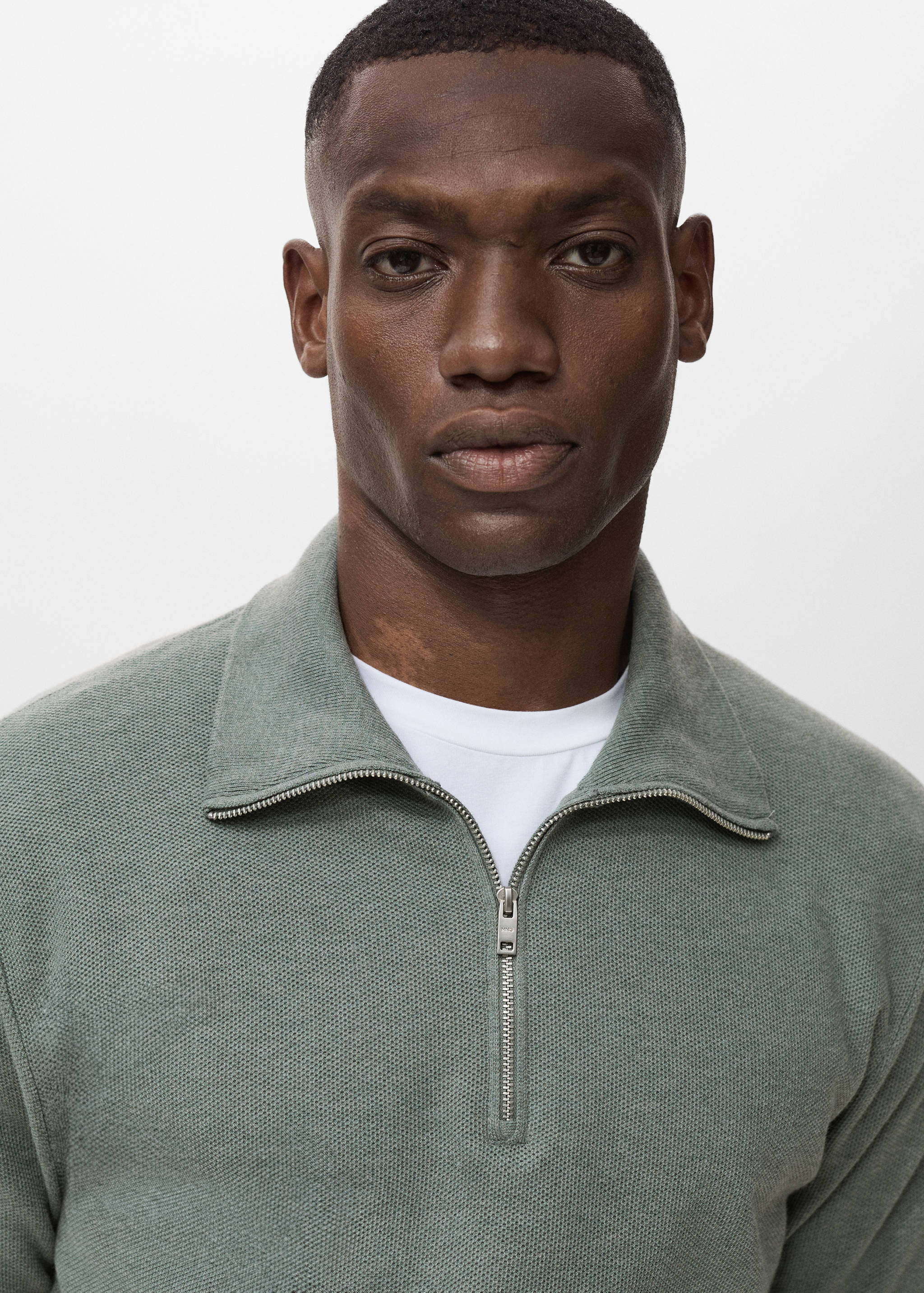 Pull-over microstructure col zippé - Détail de l'article 1