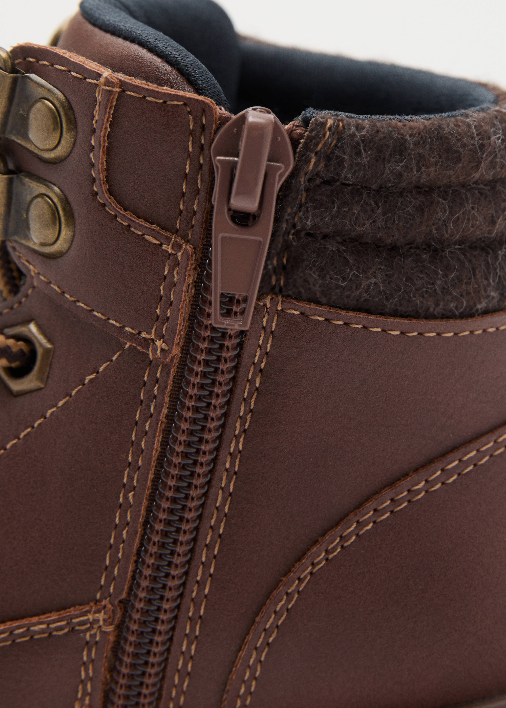 Lace-up mountain boots - Details of the article 2