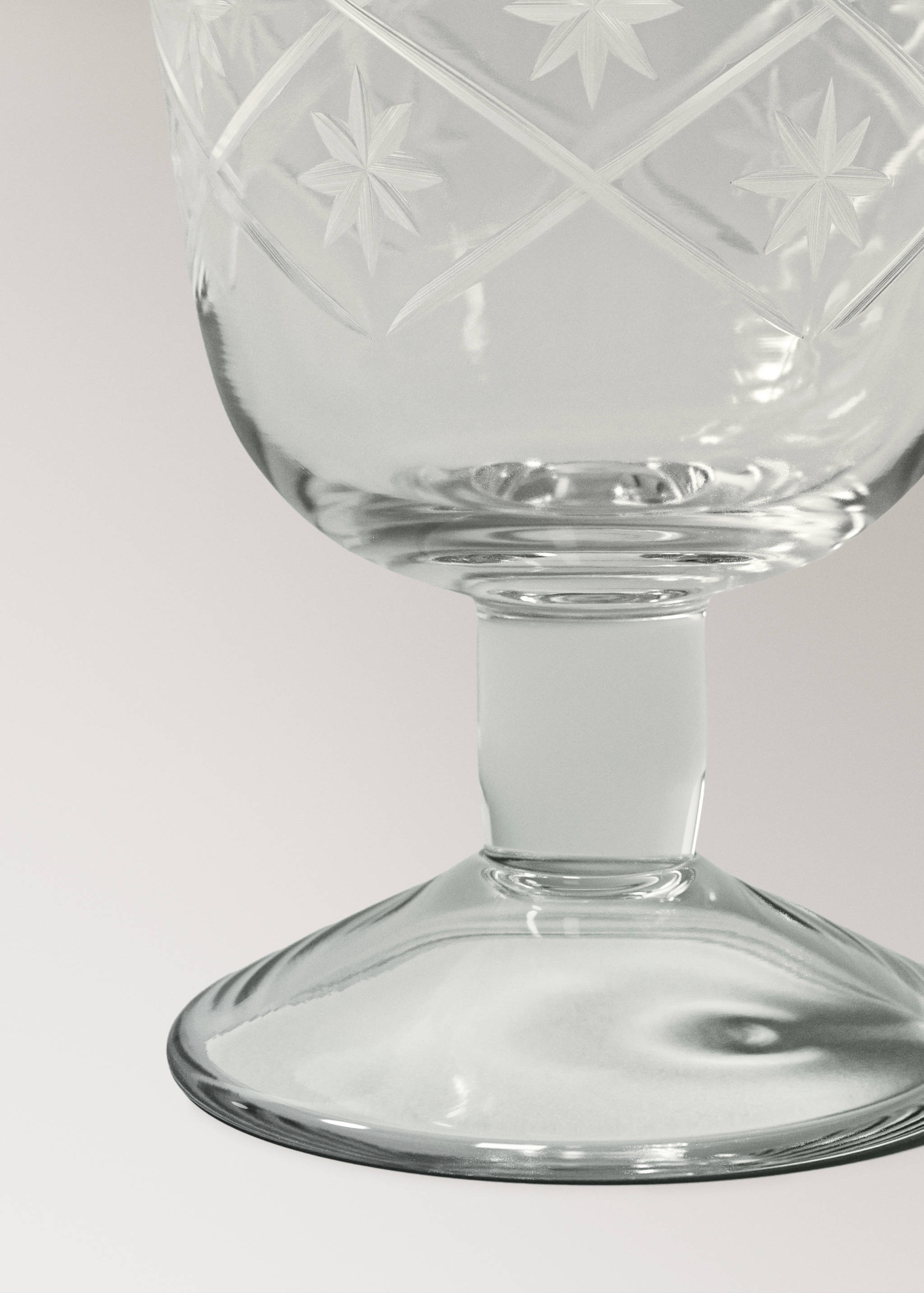 Sklenice na víno z foukaného skla s broušenými květy - Detail zboží 2