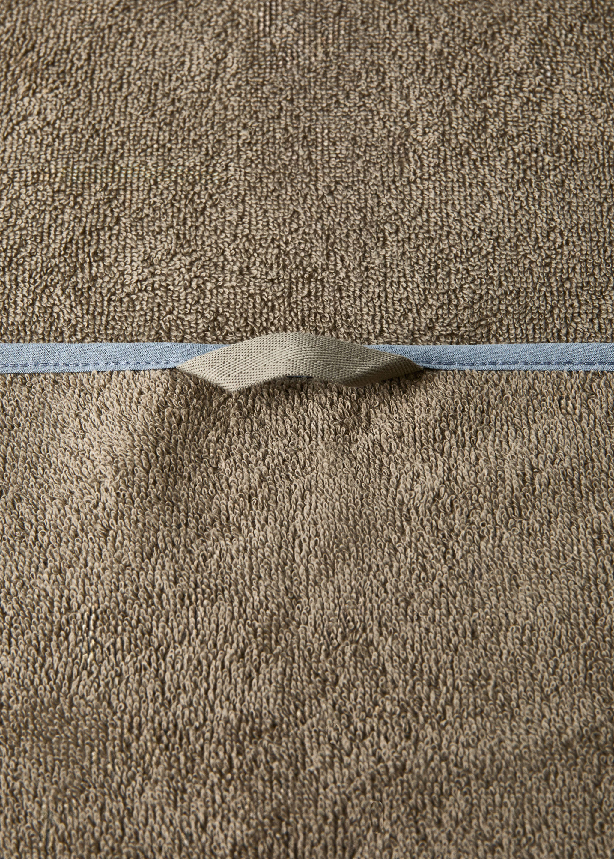 Toalha de banho de criança com debrum em contraste - Pormenor do artigo 2