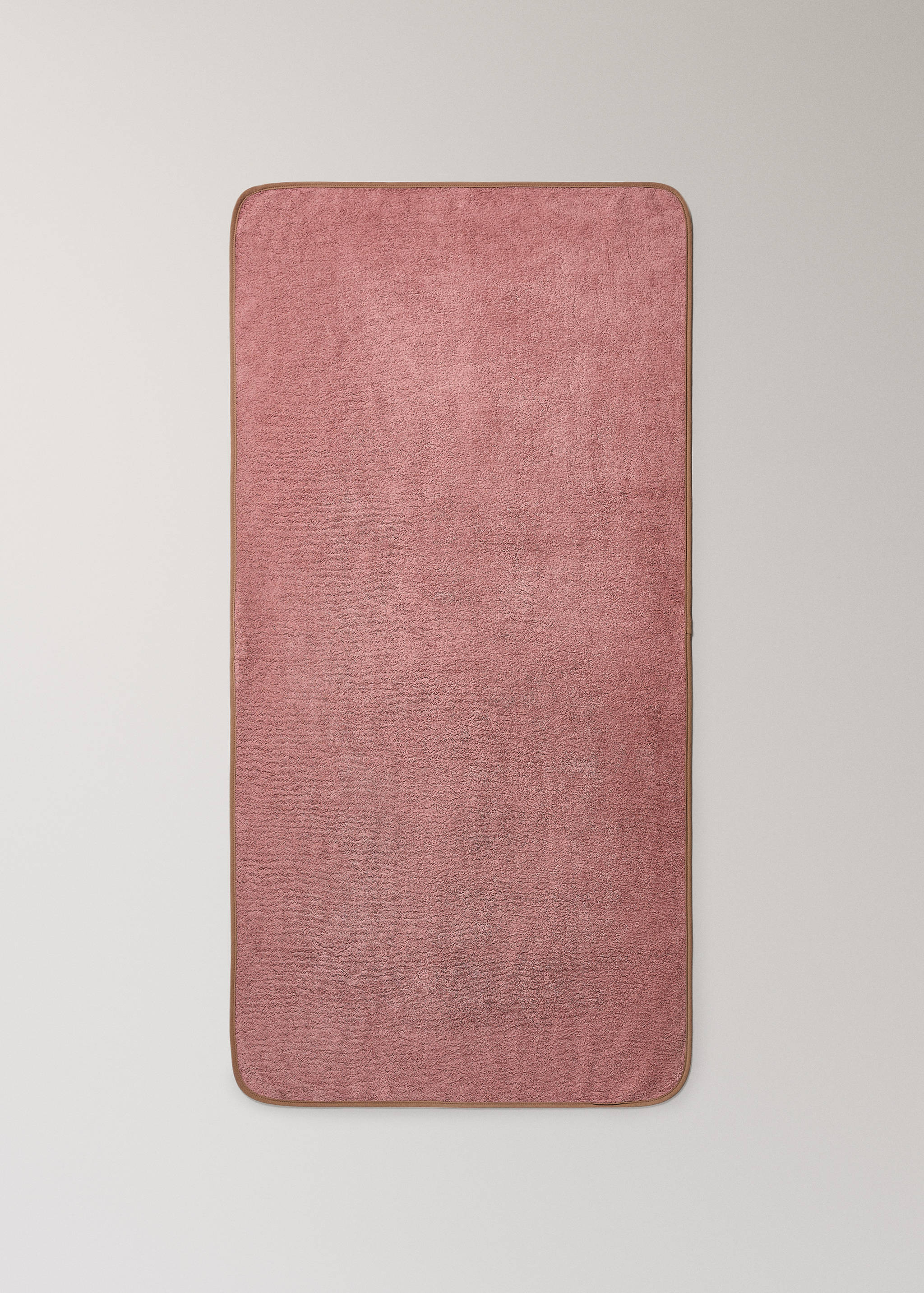 Toalha de banho de criança com debrum em contraste - Pormenor do artigo 4