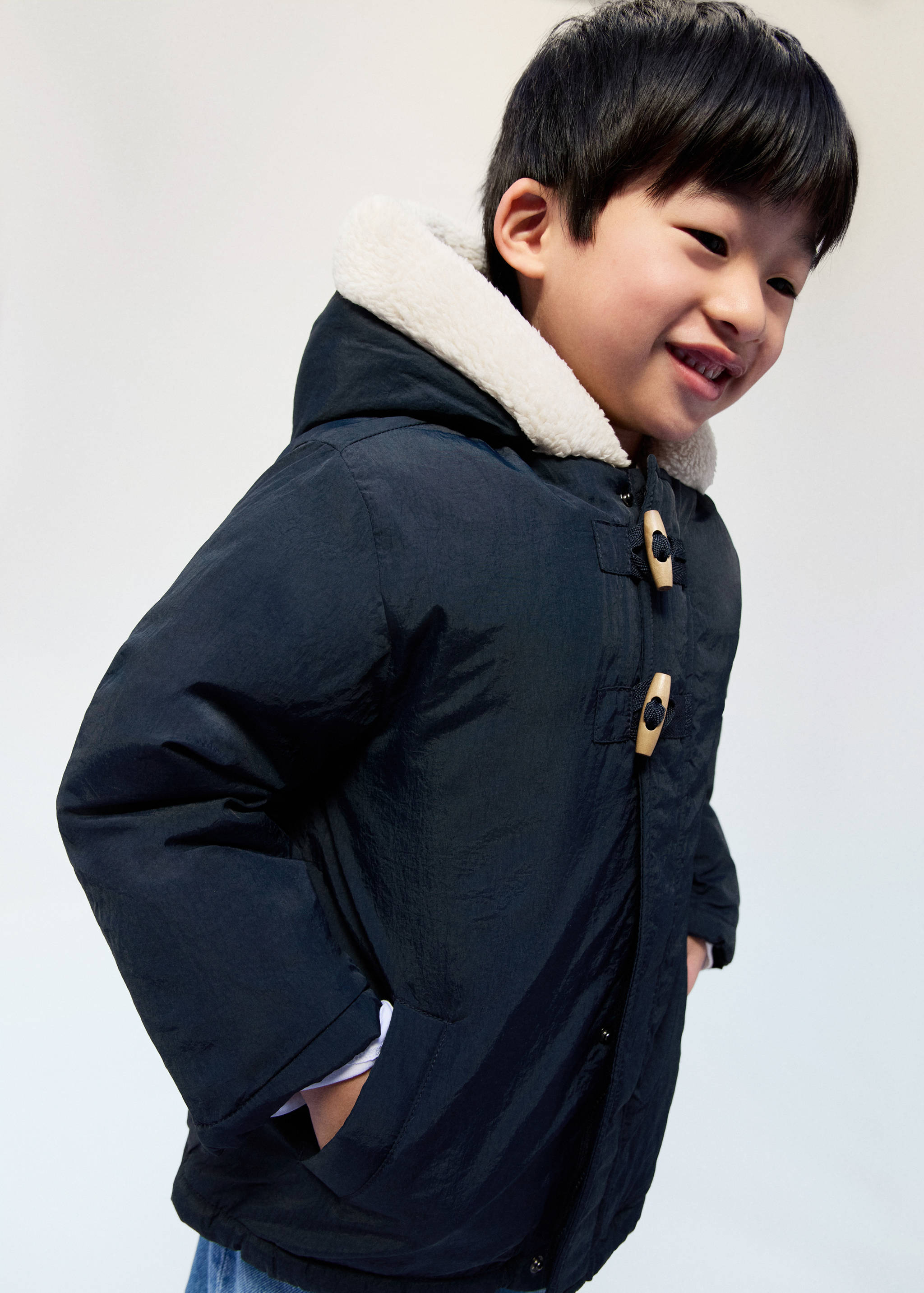 Anorak capucha botones - Plano medio