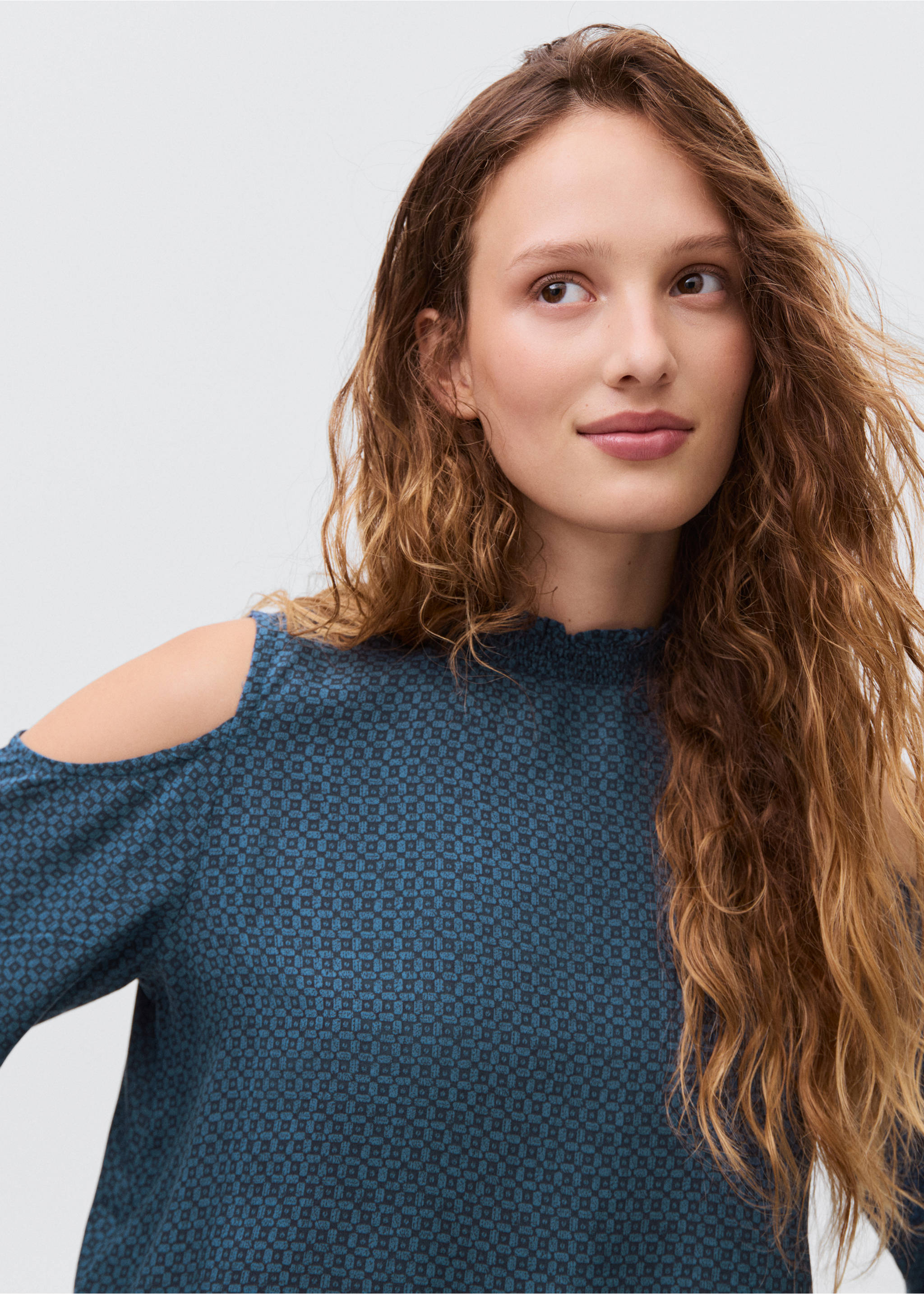 Blusa estampada cut out - Detalle del artículo 1, Azul marino. Ref: 17035792-00.