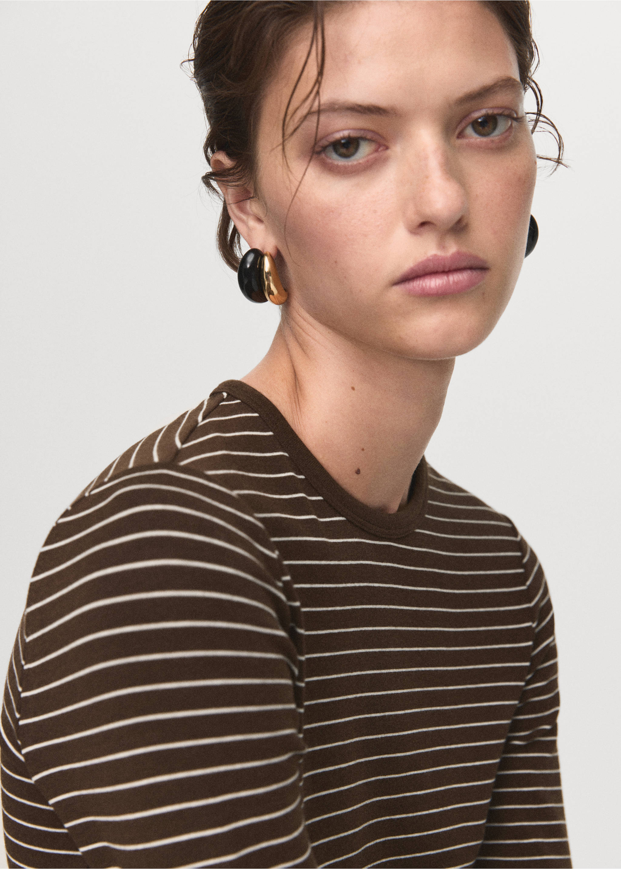 Long-sleeved striped t-shirt - Details of the article 1, Brown. Ref: 17035797-00.