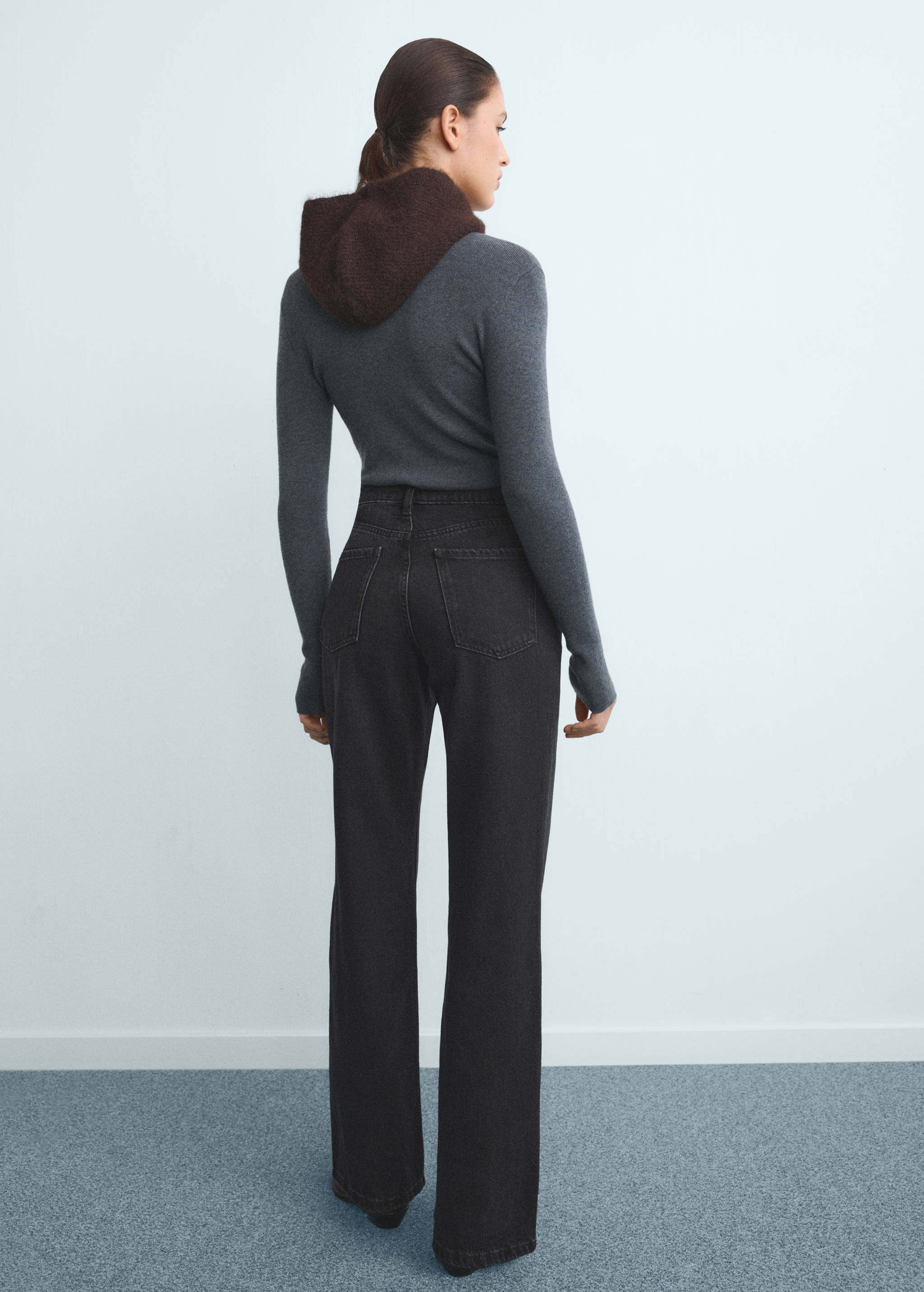 Jeans Danila med vide ben og høyt liv - Baksiden av artikkelen