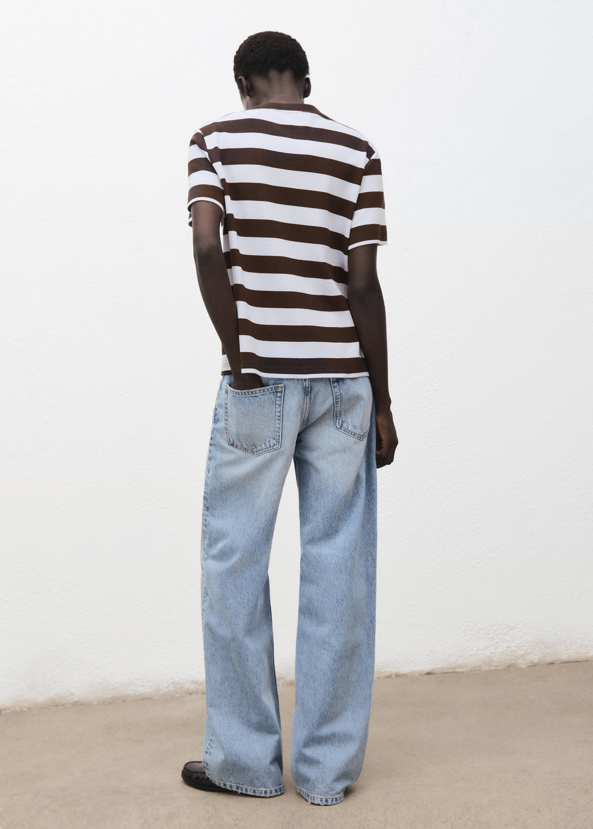 Striped short-sleeved t-shirt - Reverse of the article