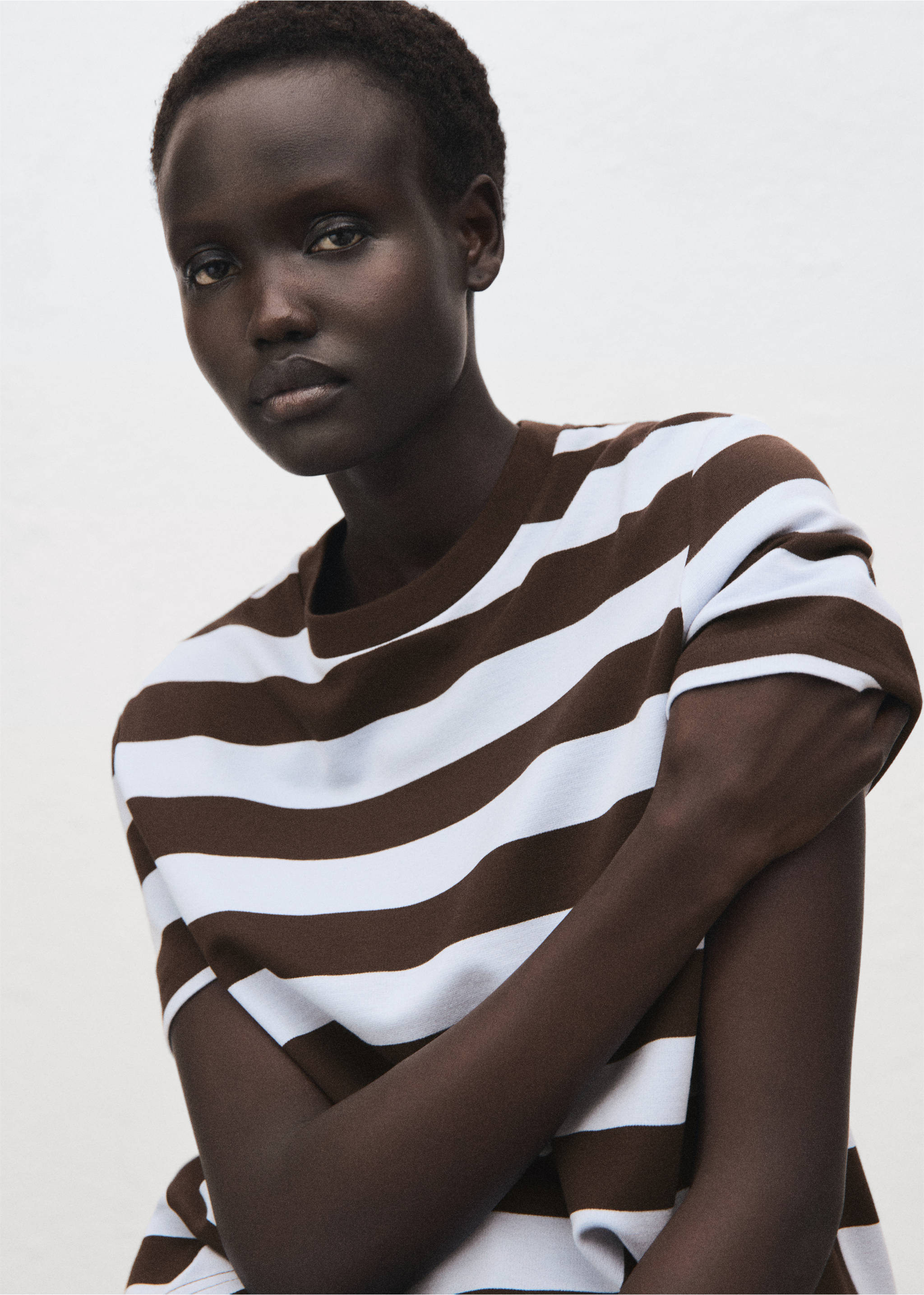 Striped short-sleeved t-shirt - Details of the article 1, Brown. Ref: 17035803-00.