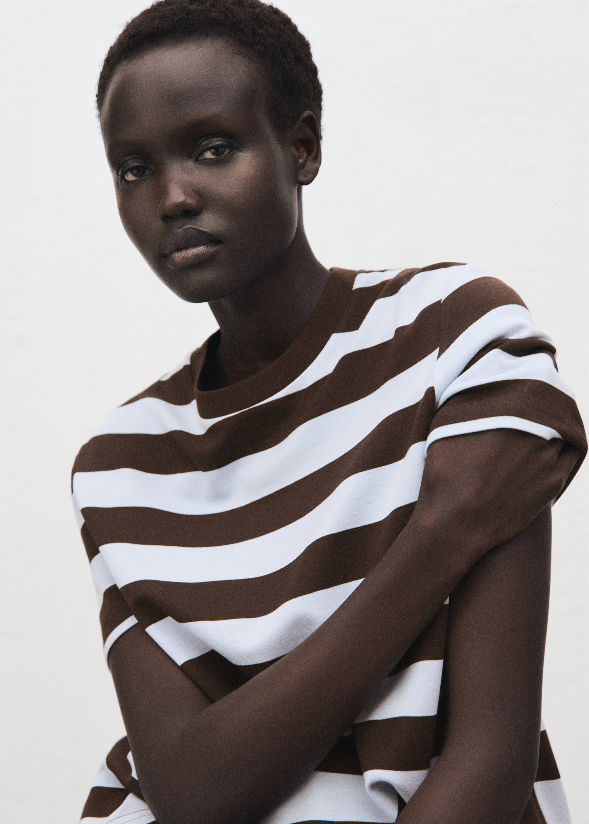 Striped short-sleeved t-shirt - Details of the article 1