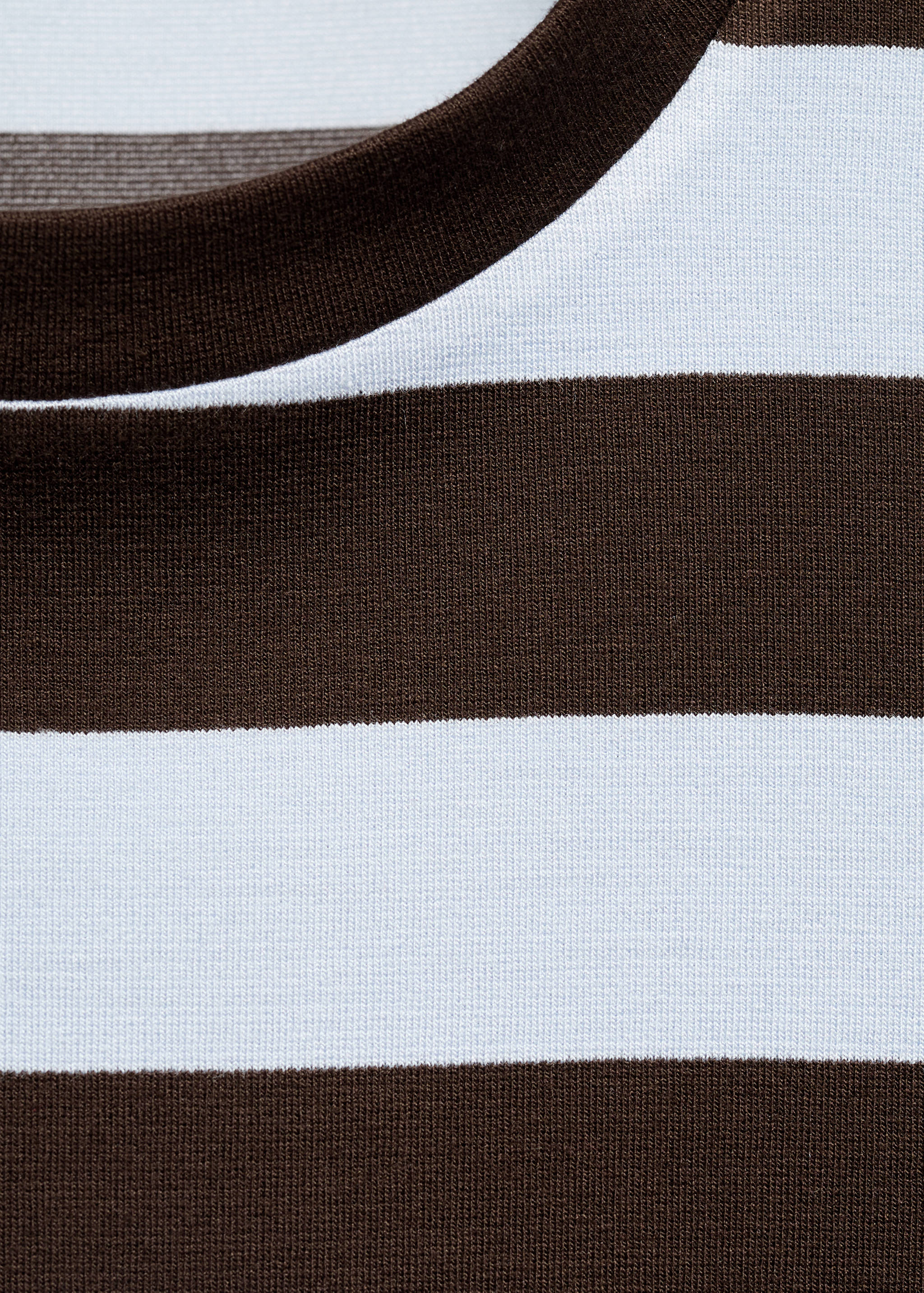 Striped short-sleeved t-shirt - Details of the article 0
