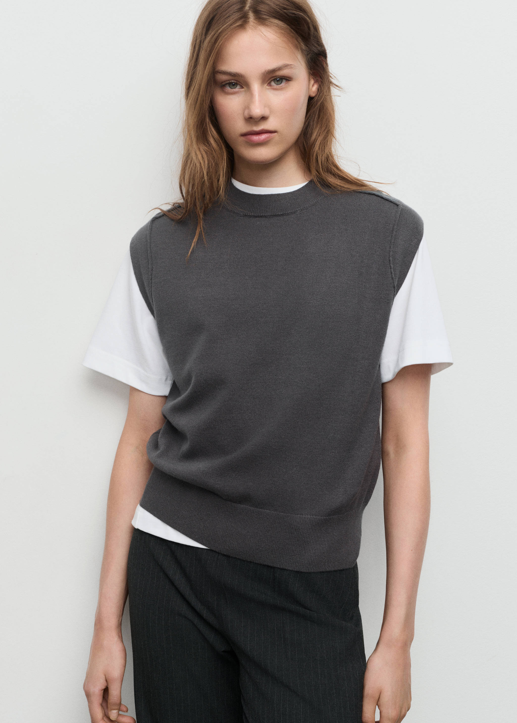 Knitted vest with seam detail - Medium plane