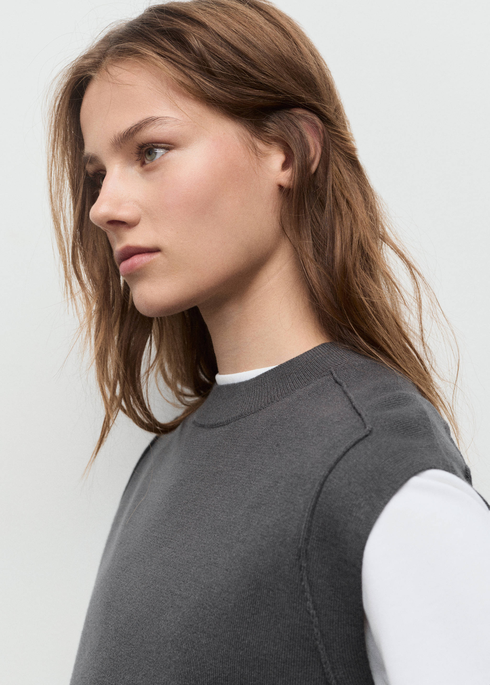 Knitted vest with seam detail - Details of the article 1