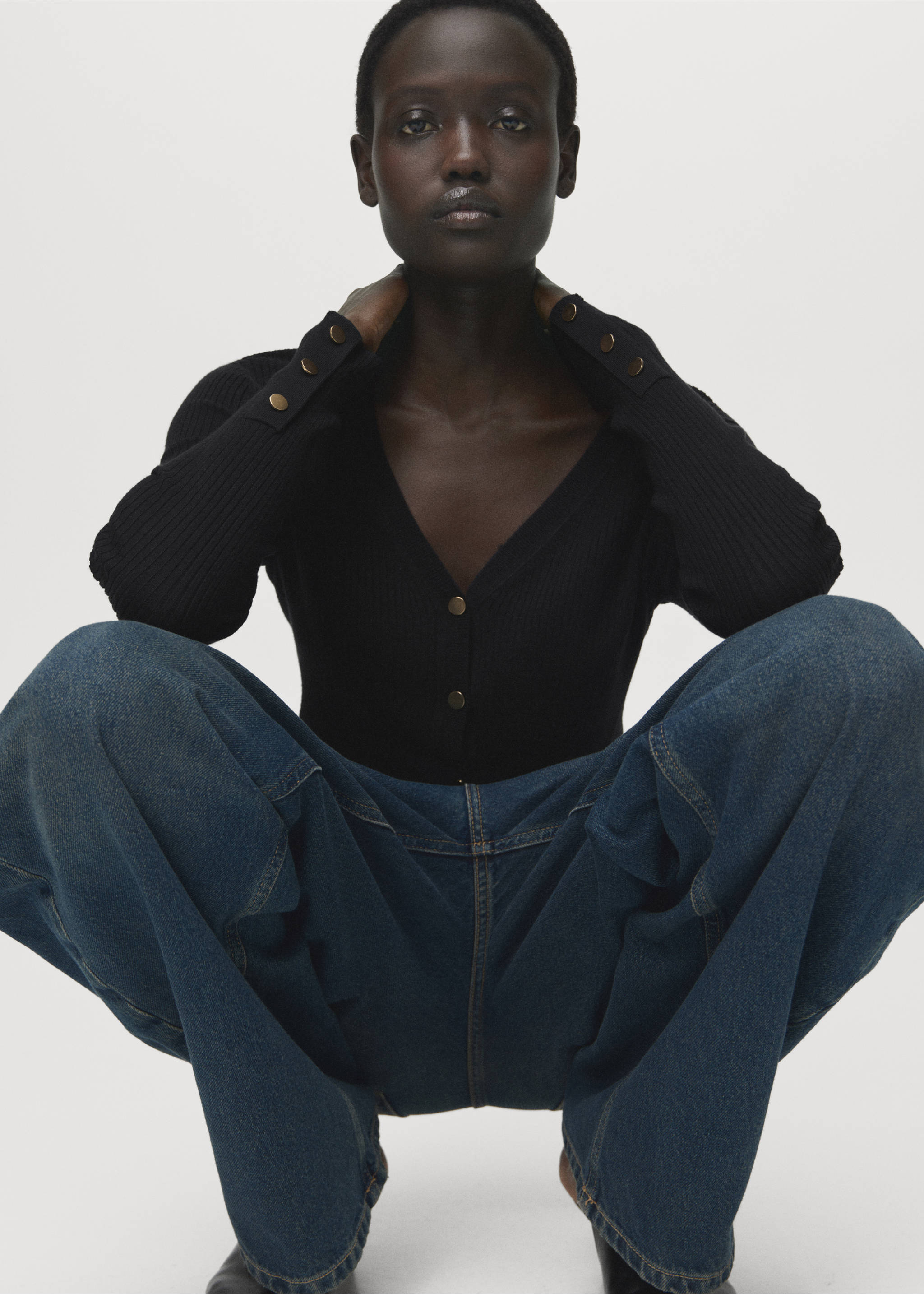 Ribbed buttoned cardigan - Details of the article 2, Black. Ref: 17035810-00.