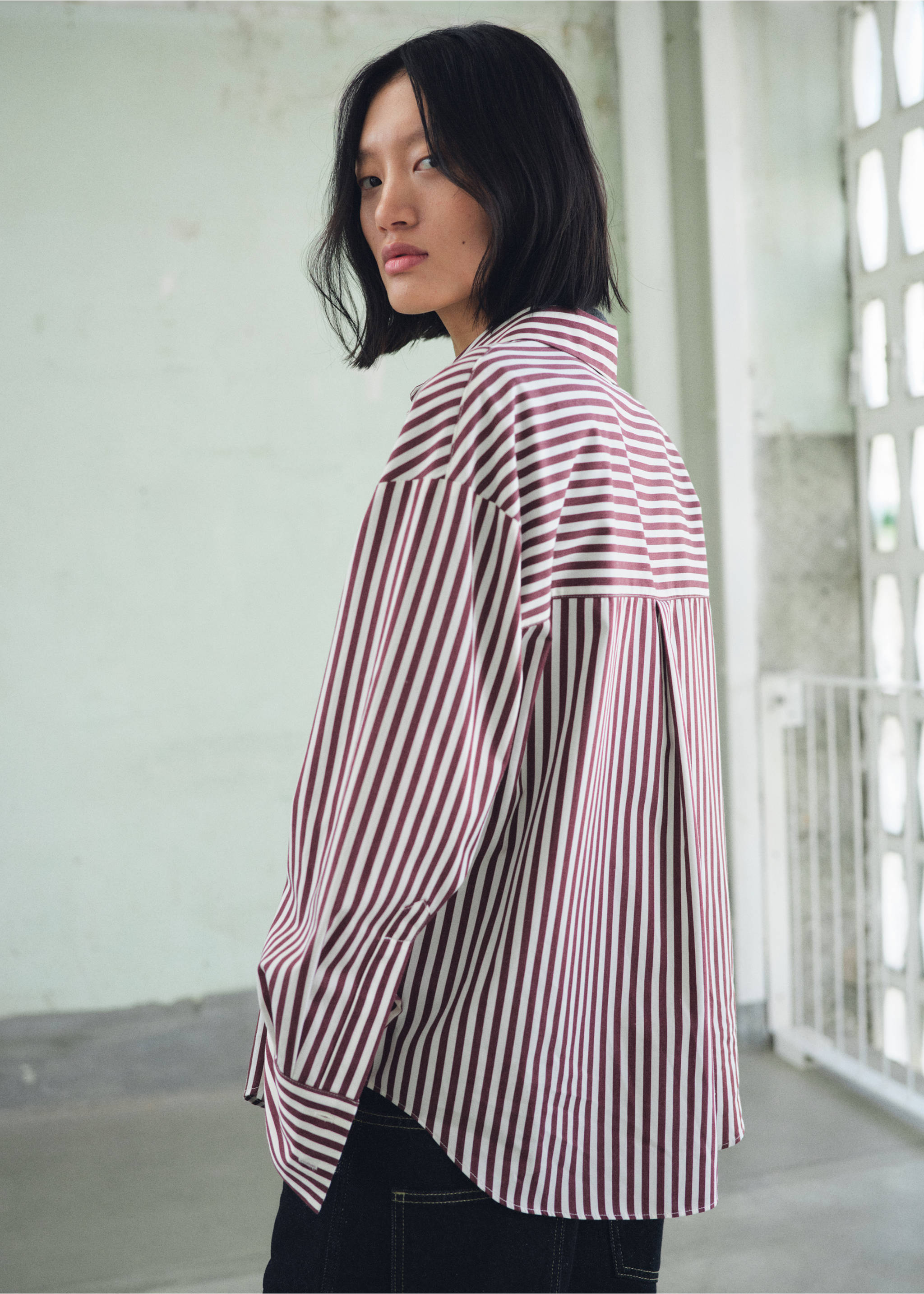 Pocket striped shirt - Reverse of the article, Ecru. Ref: 17035814-00.