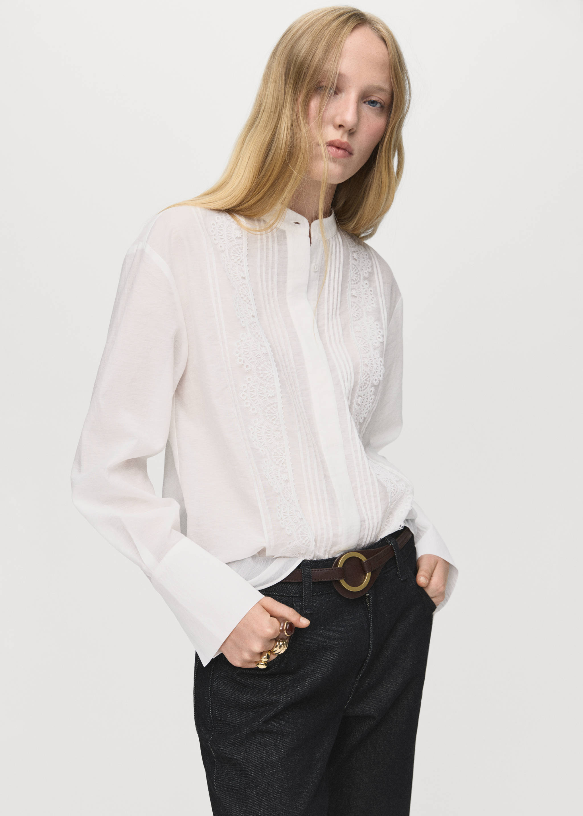 Blouse with lace trim details - Medium plane