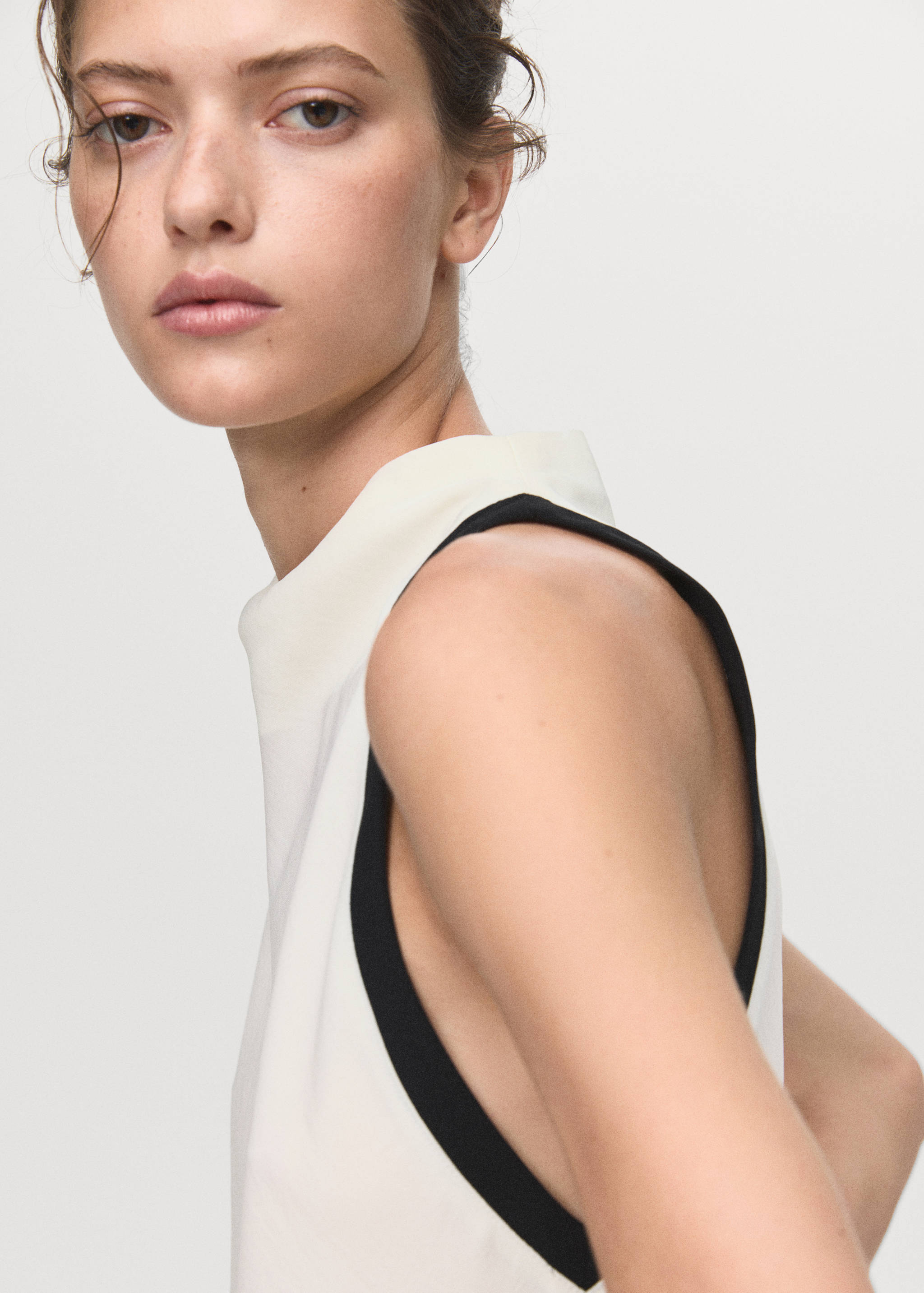 Blouse with draped collar and contrasting trim - Details of the article 1