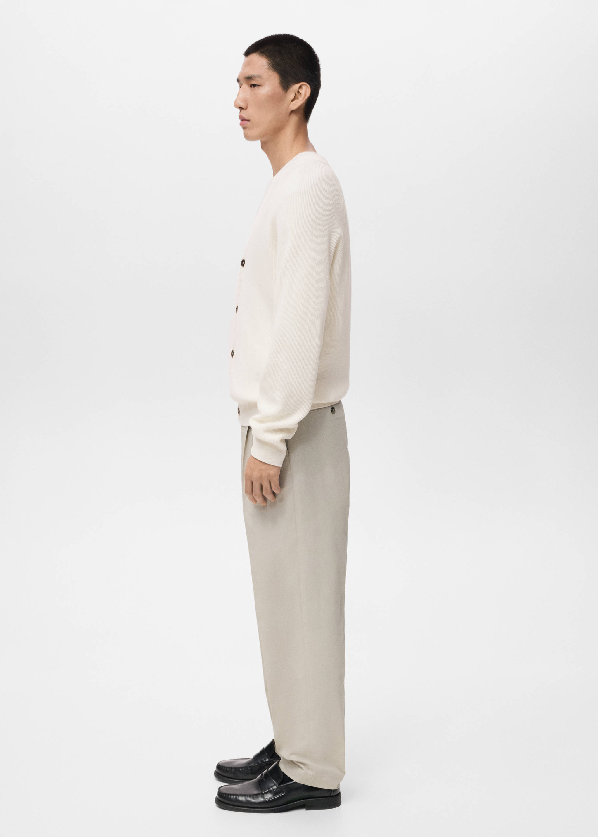 Ribbed knitted cardigan with buttons - Details of the article 2