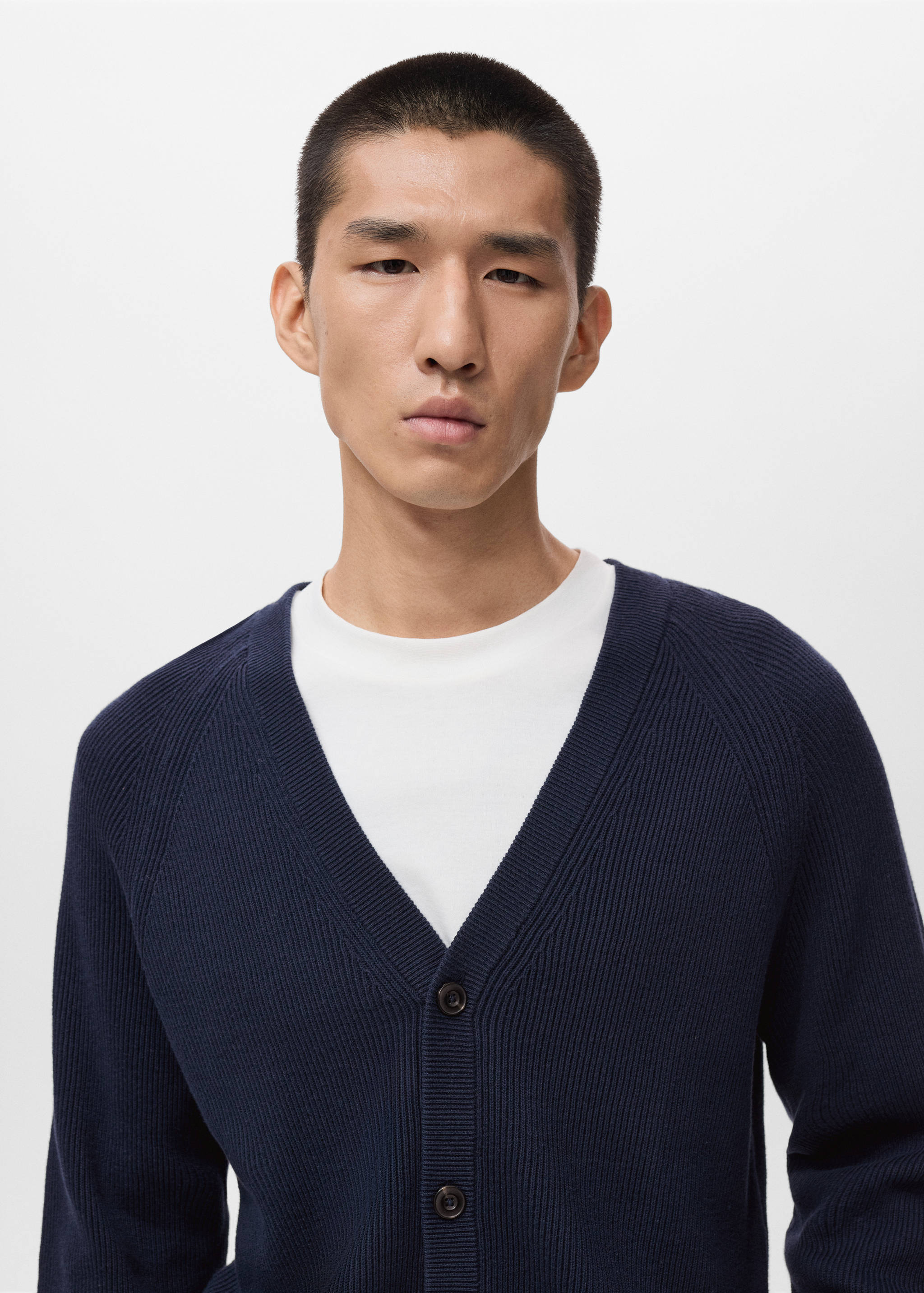 Cardigan rajutan ribbed dengan kancing - Rincian barang 1