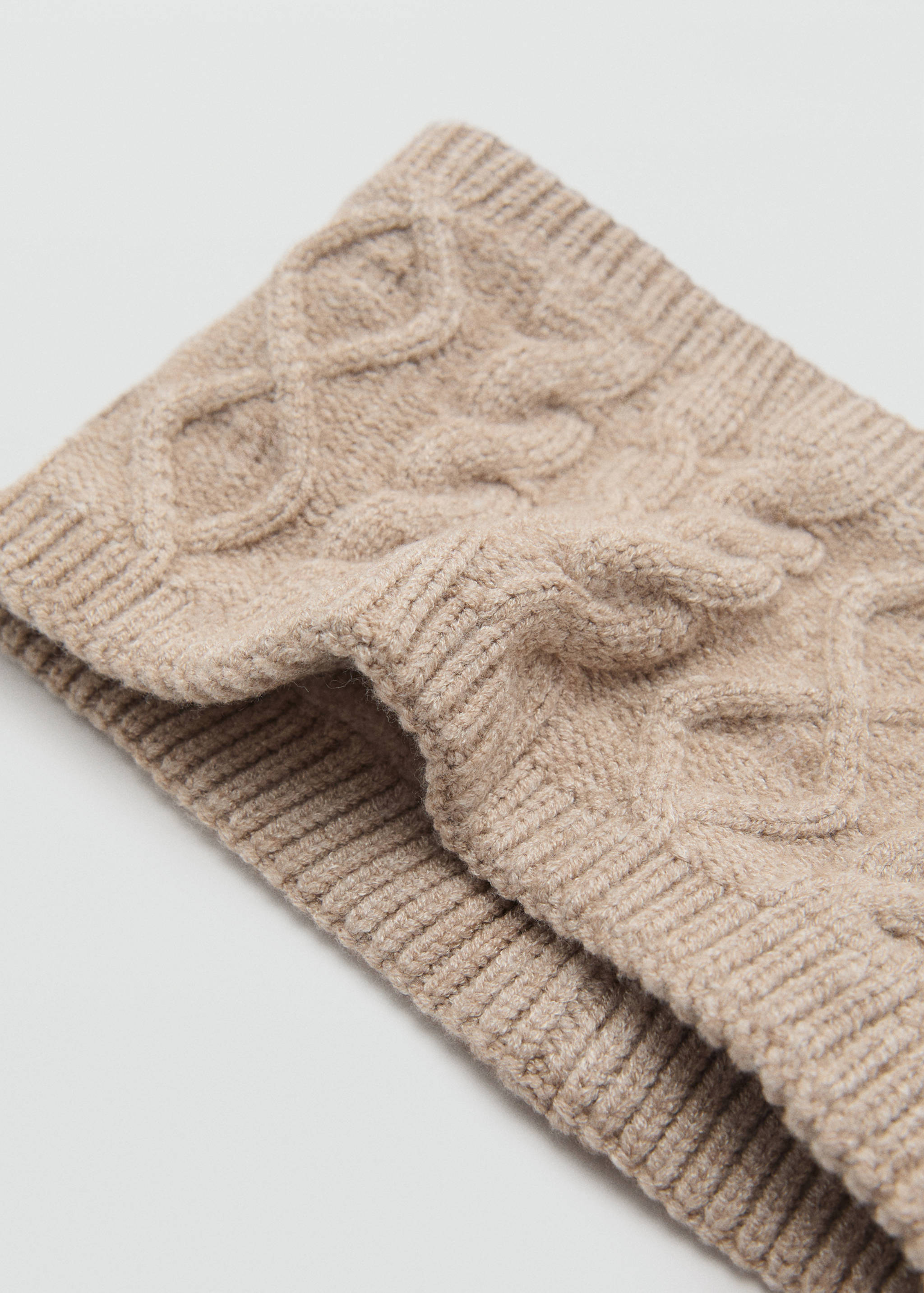 Bufanda punto ochos - Plano medio