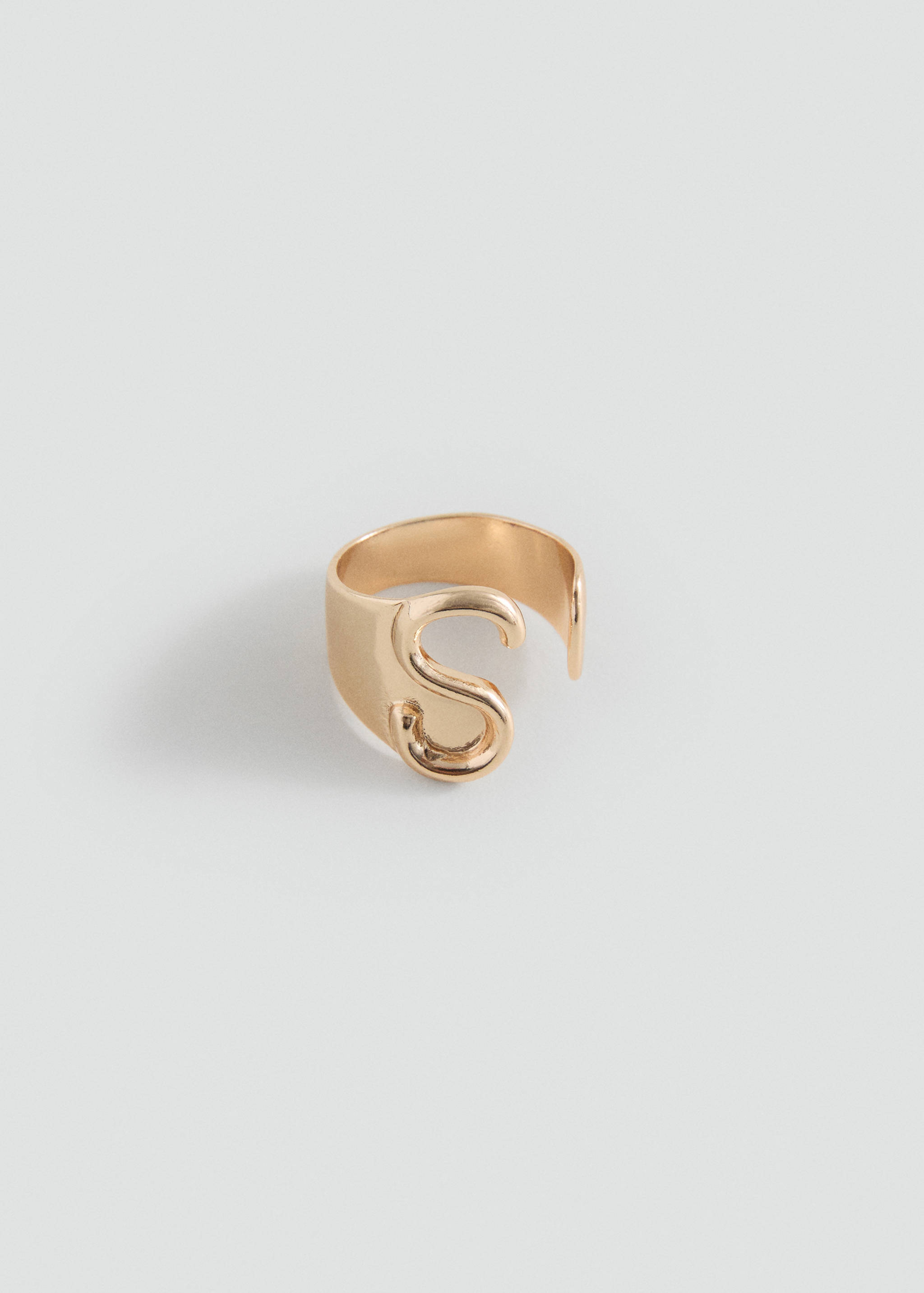 Ring with letter design - Article without model