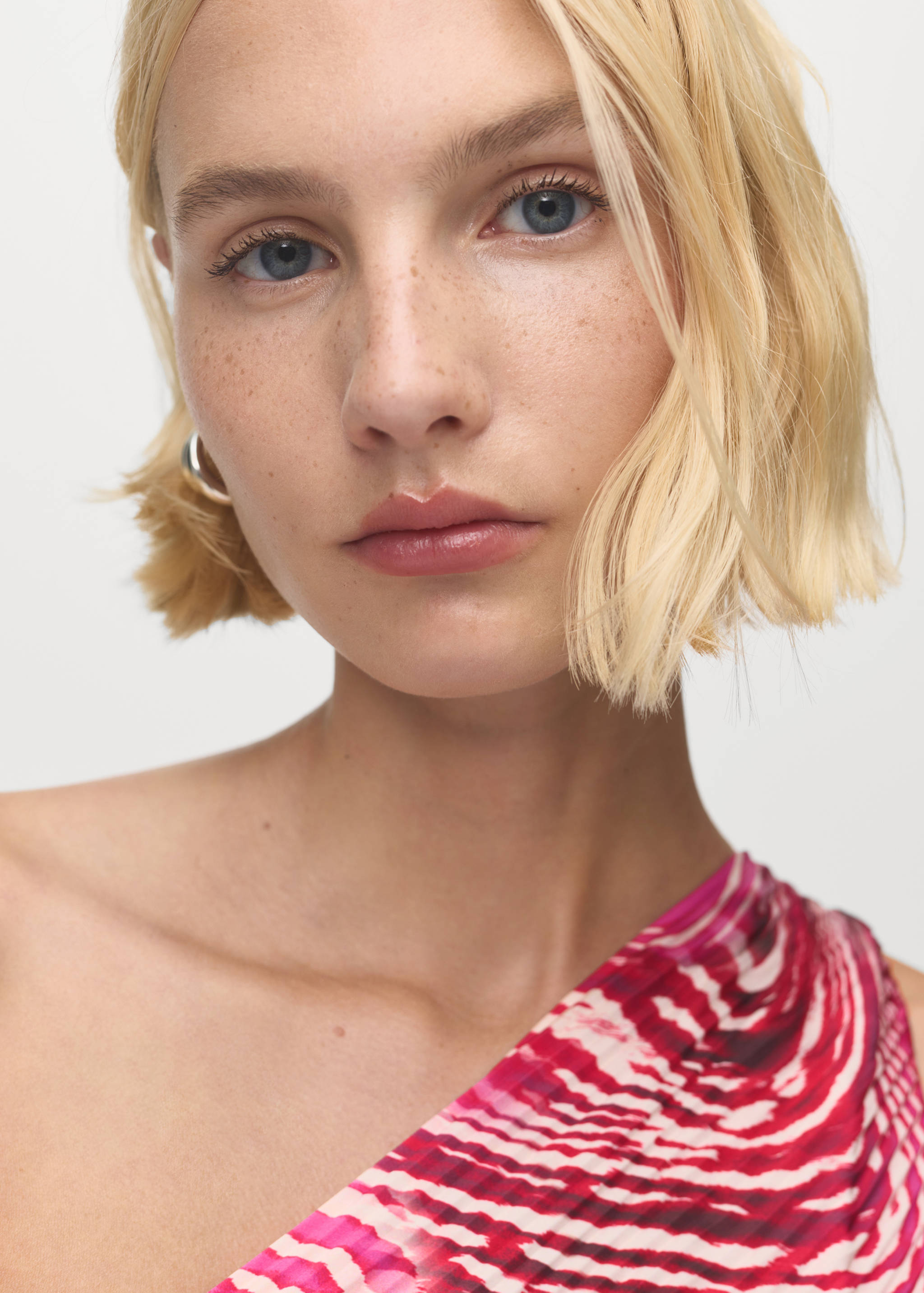 Pleated asymmetrical dress with opening - Details of the article 1