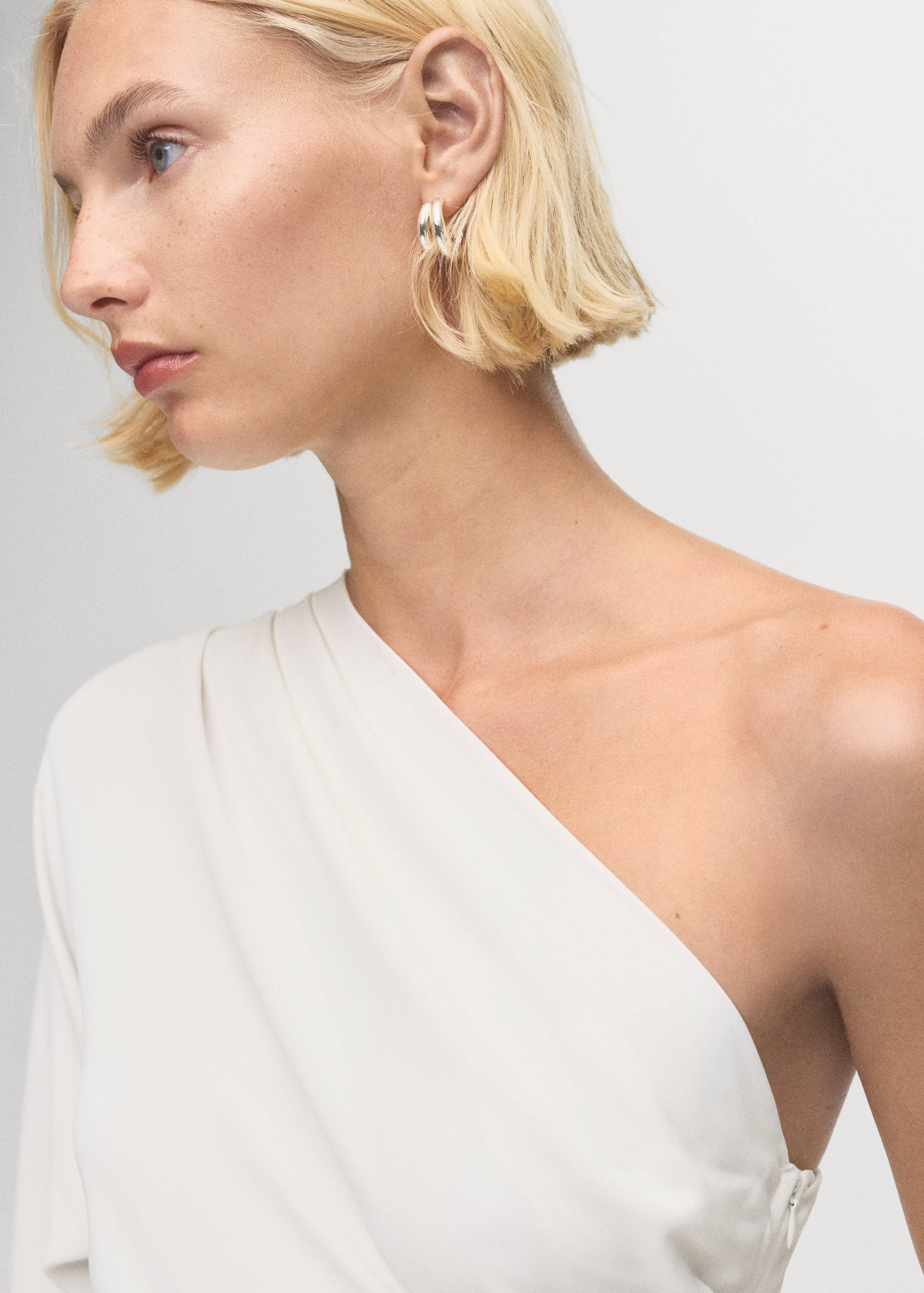 Ασύμμετρο φόρεμα με cut out - Λεπτομέρεια του προϊόντος 1