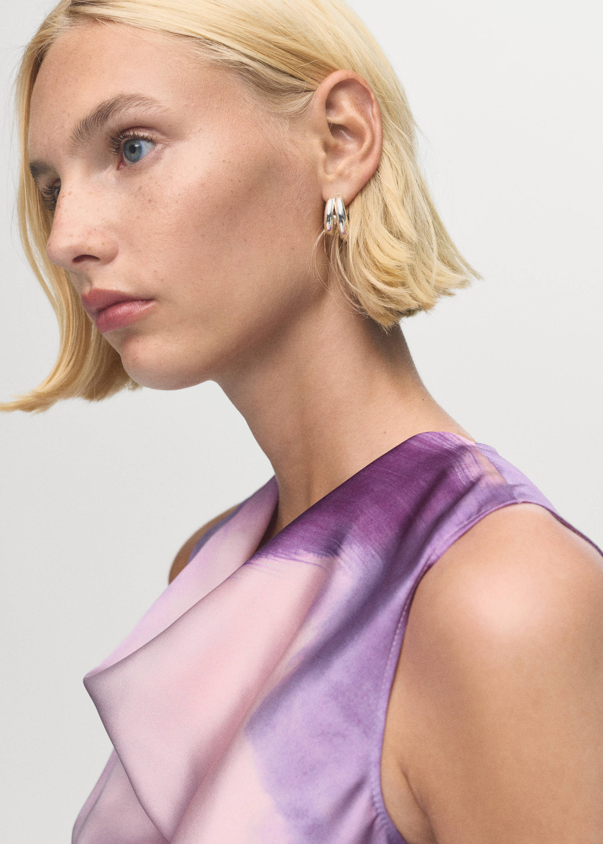 Szatén batikolt ruha lágyan eső nyakkal - A termék adatai 1