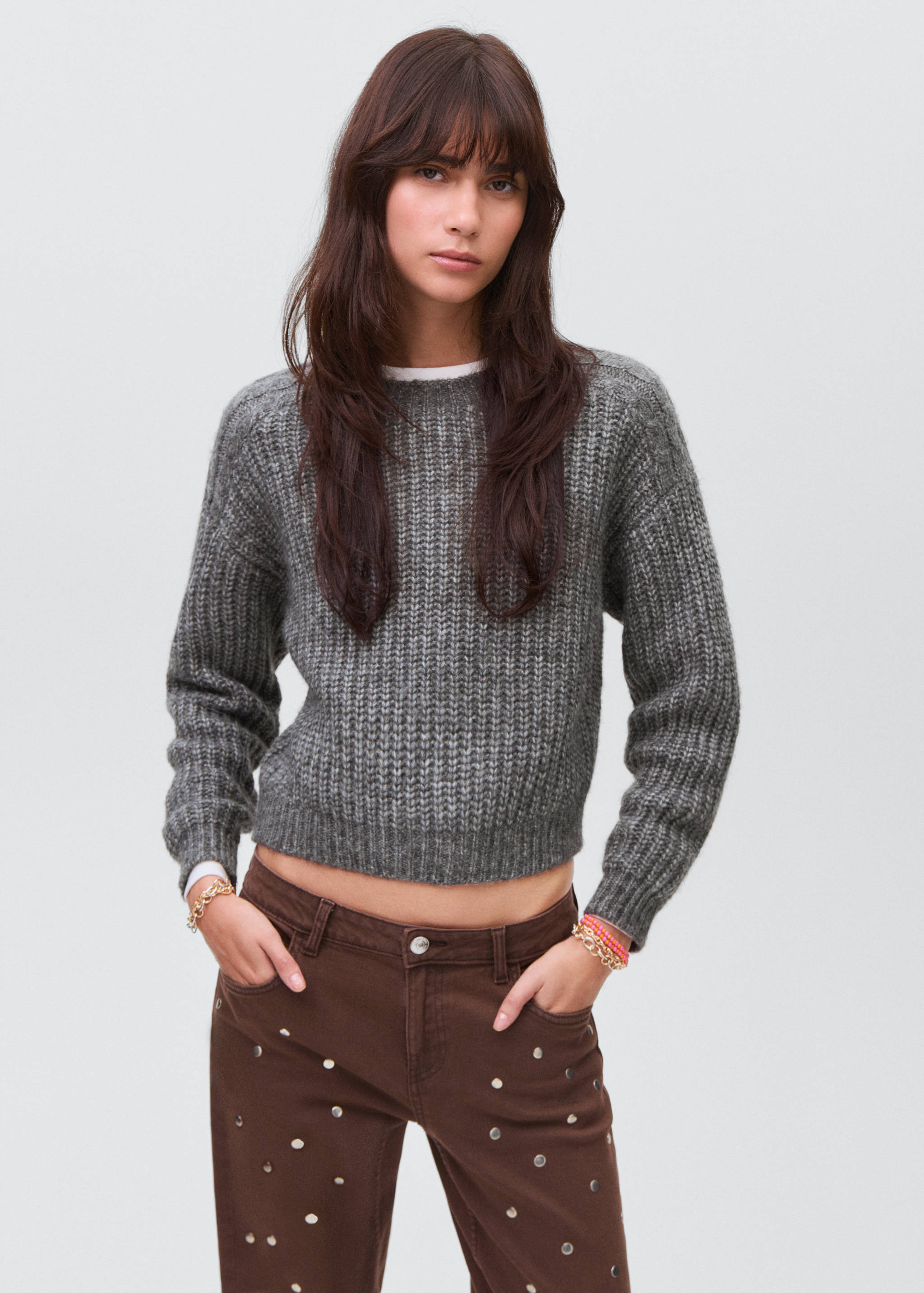 Светр грубої в'язки - Середній план