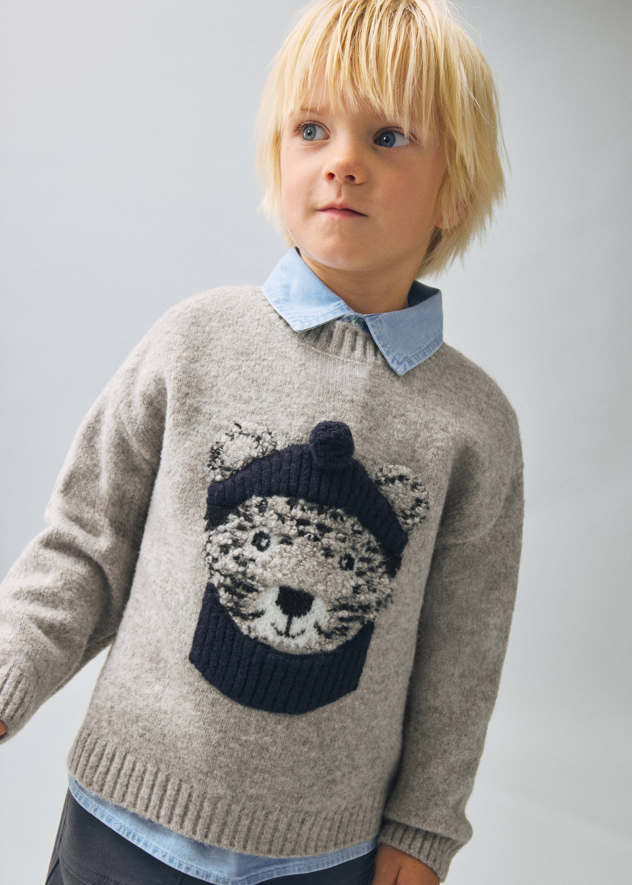 Knitted sweater with bear detail - Medium plane
