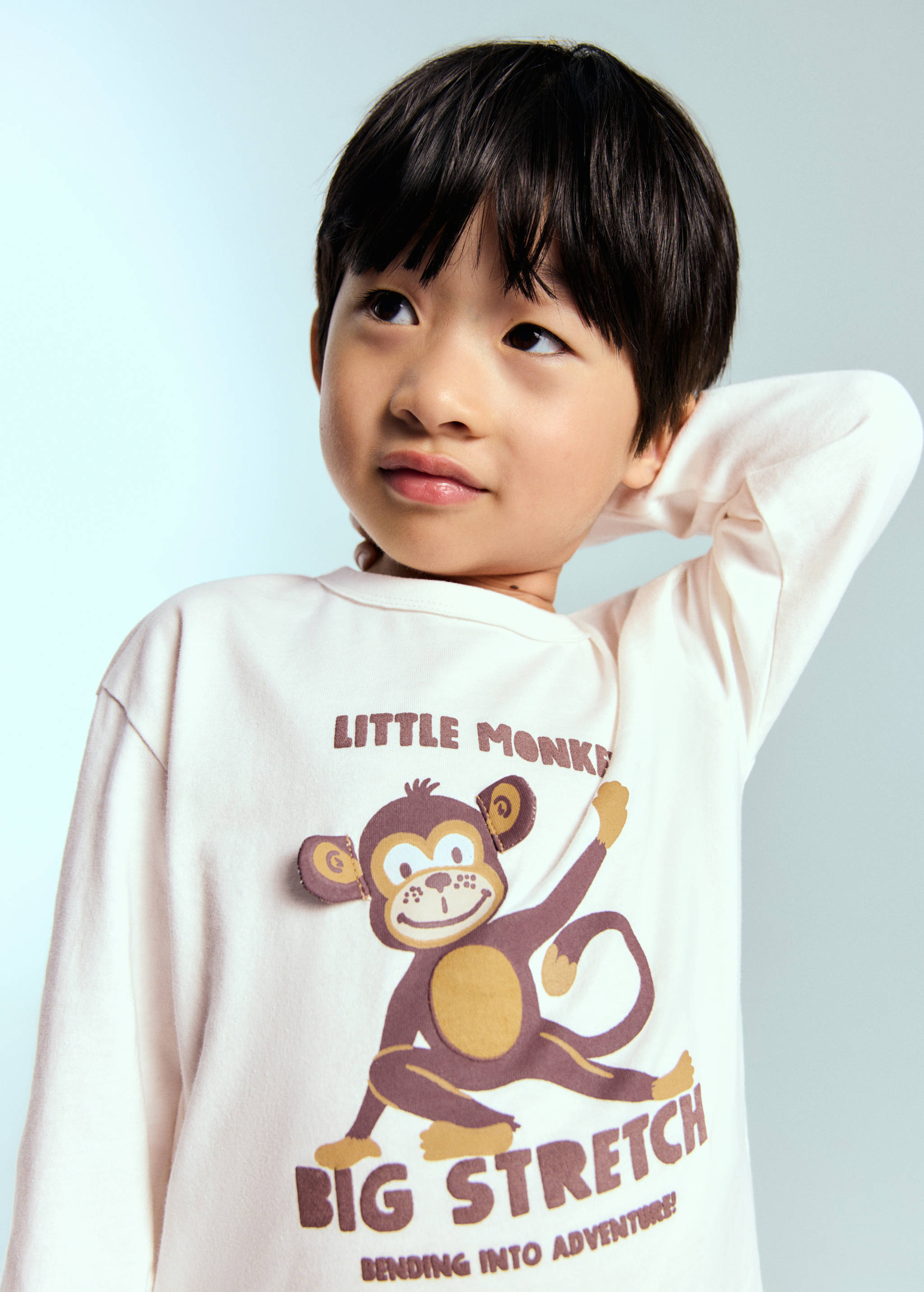 Camiseta estampado relieve - Plano general