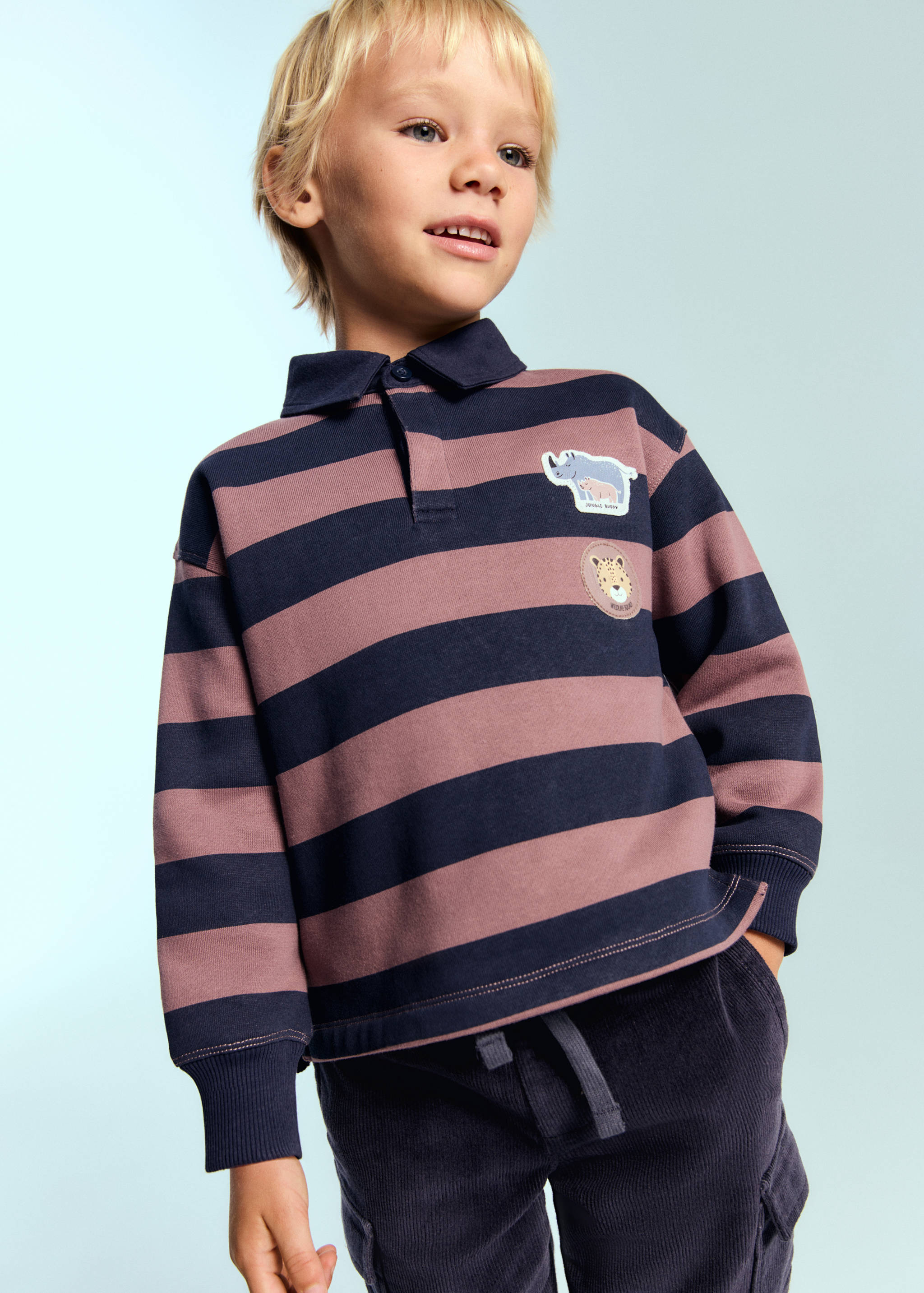 Sweatshirt estampada com gola de polo - Plano médio