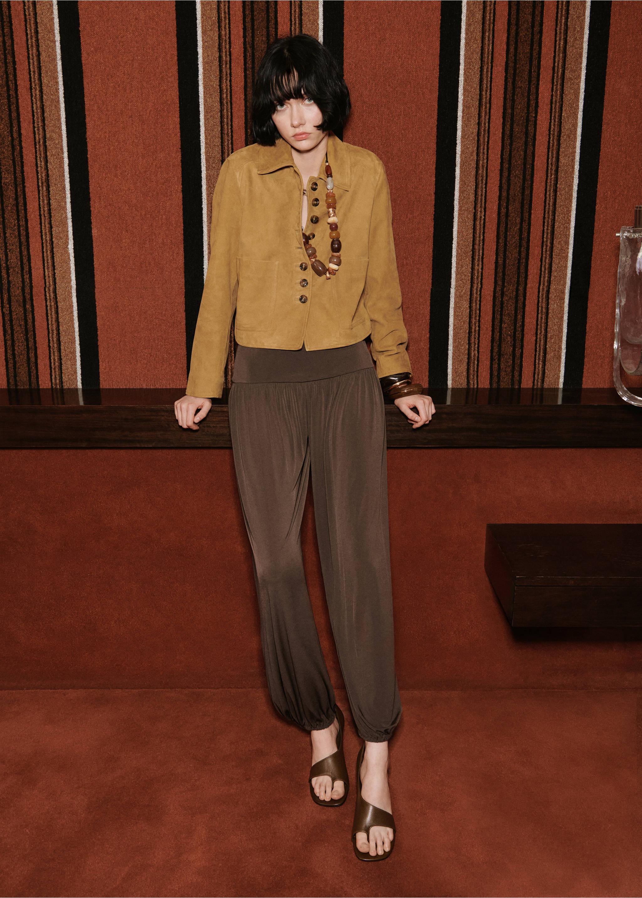 Veste daim boutons - Plan moyen, Ocre. Ref: 17036346-00.