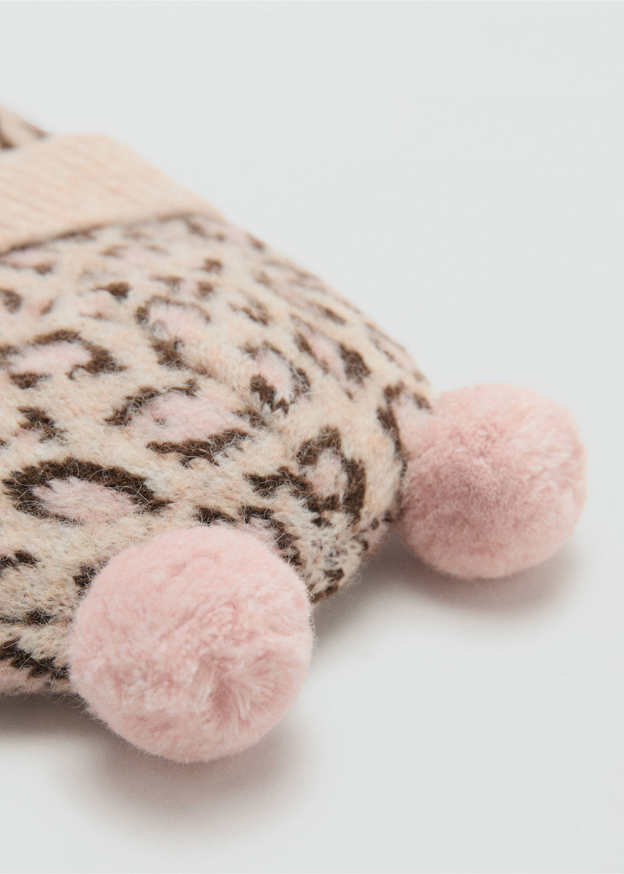 Leopard-print beanie with pom-poms - Details of the article 1, Sand. Ref: 17036348-00.